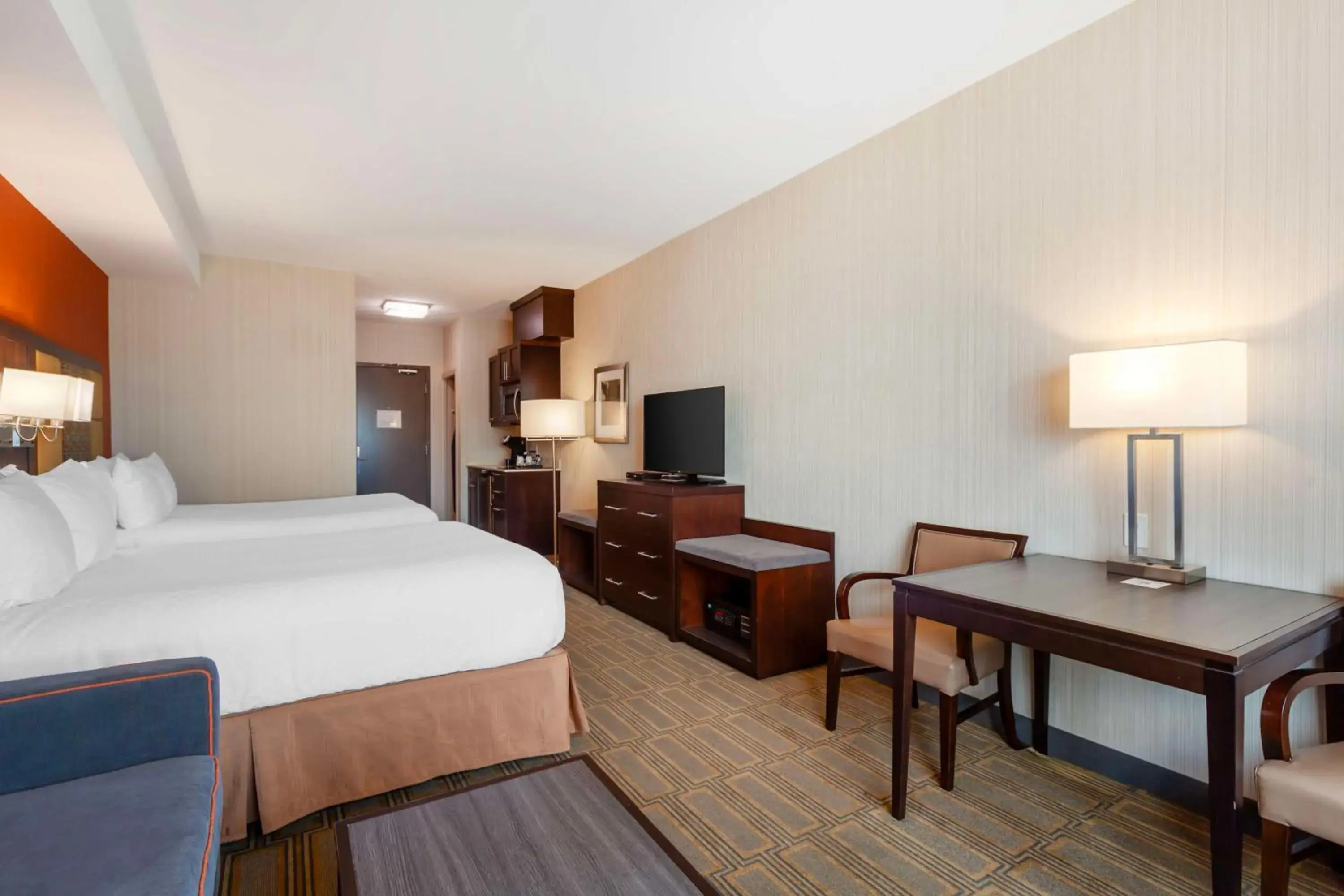 Bedroom, Bed in Best Western Plus Chateau Fort St. John Bedroom, Bed in Best Western Plus Chateau Fort St. John