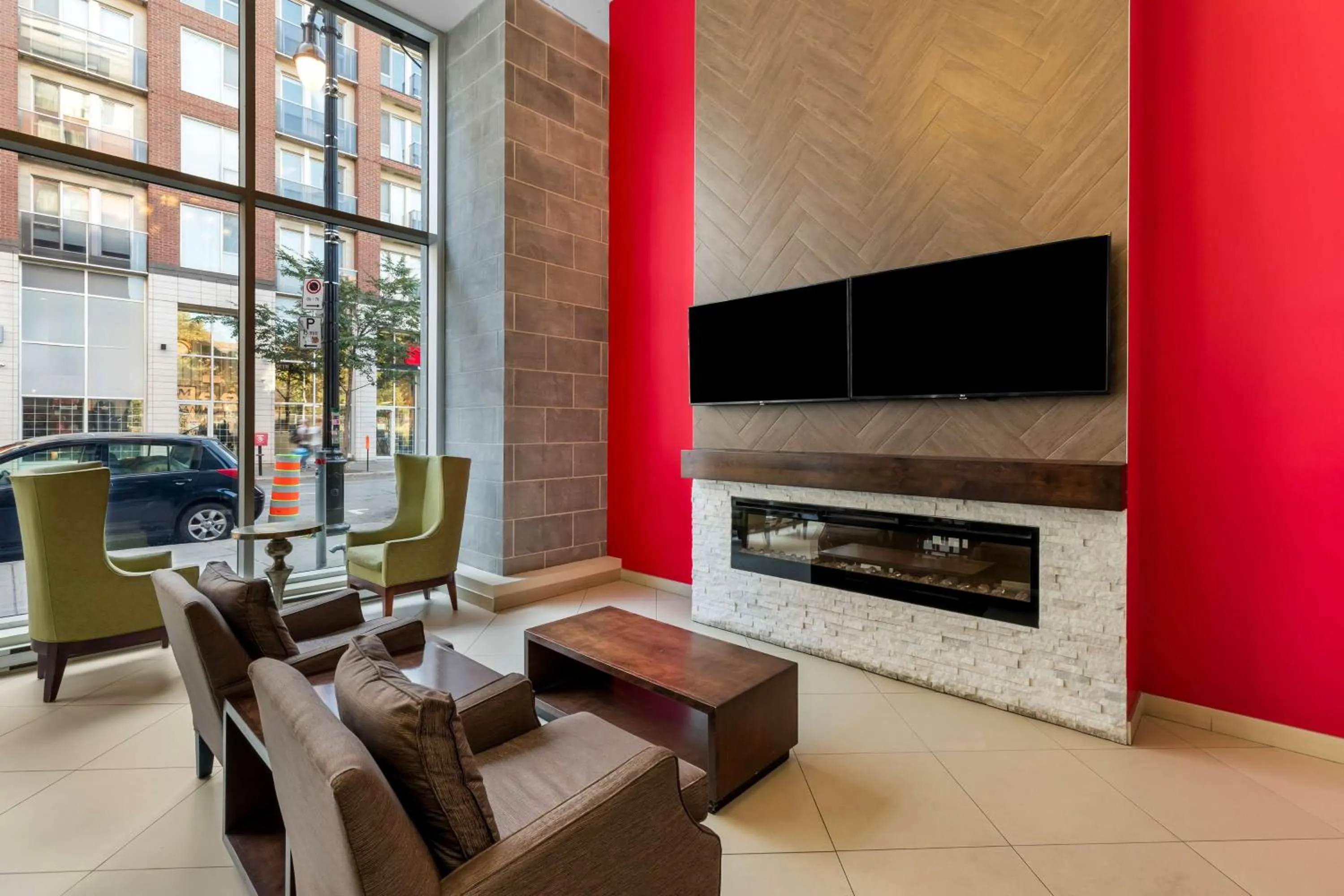 Lobby or reception in Best Western Plus Hotel Montreal