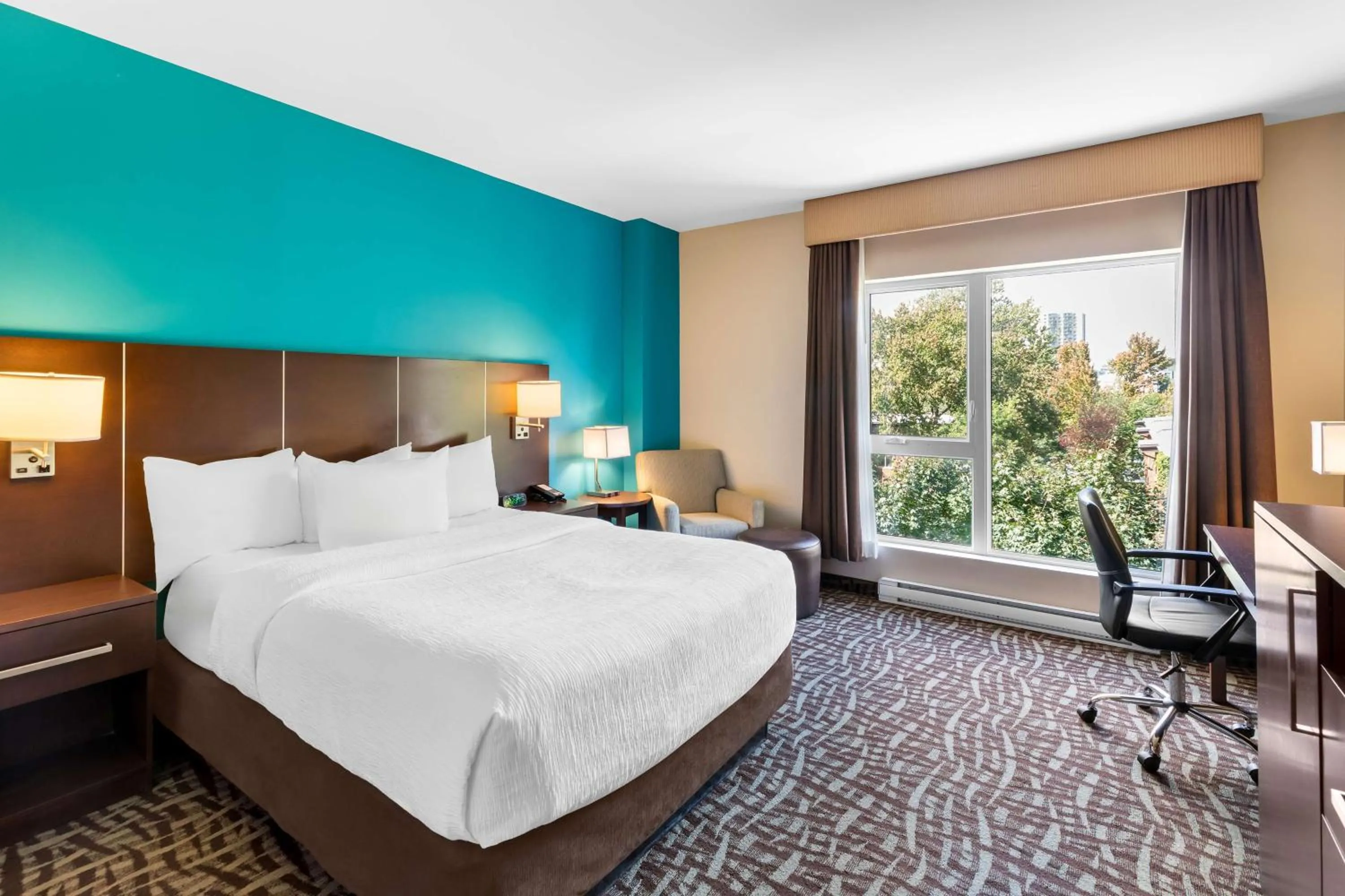 Bedroom, Bed in Best Western Plus Hotel Montreal