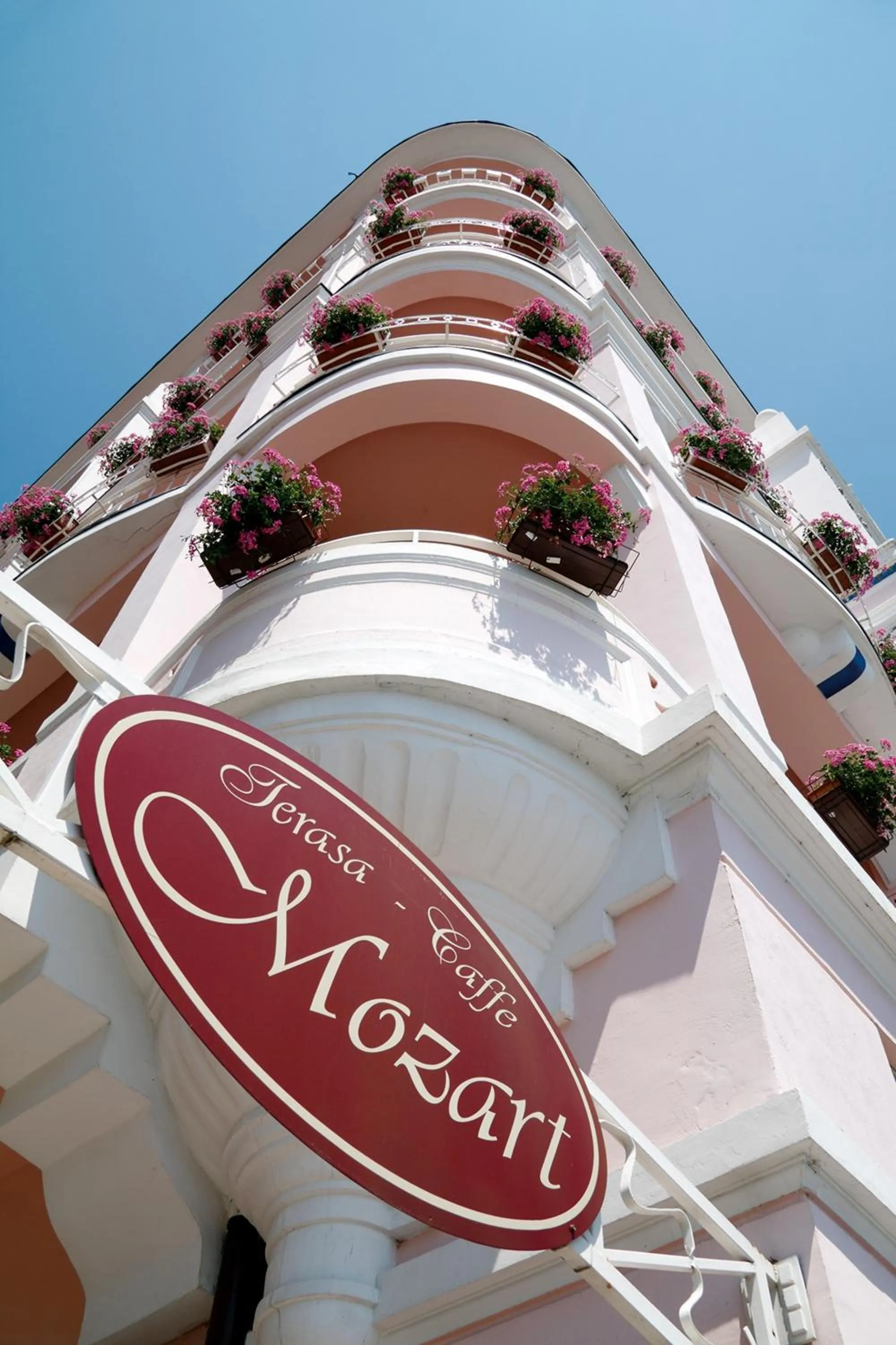 Facade/entrance, Property Building in Hotel Mozart