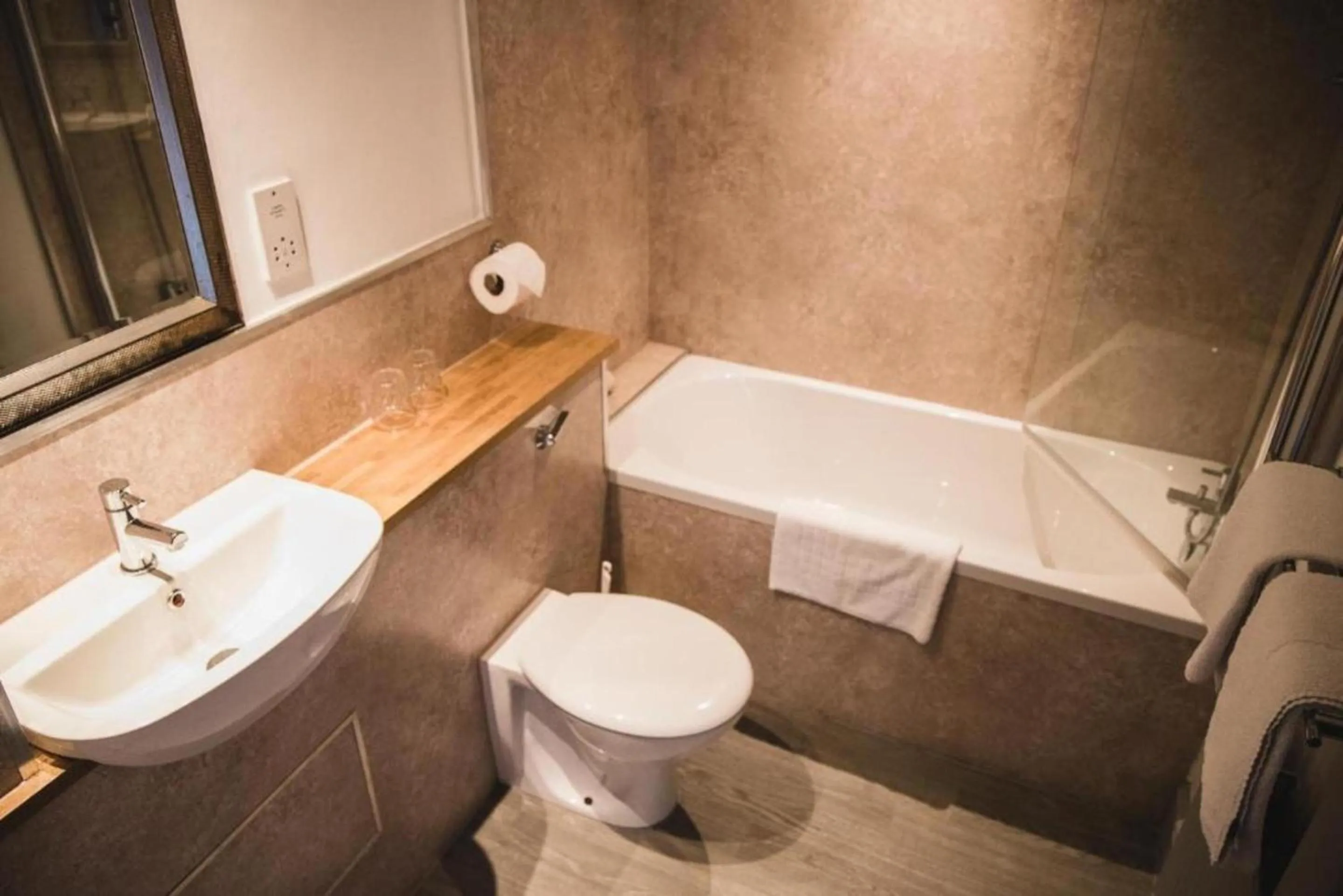 Bathroom in OYO The Red Lion Hotel