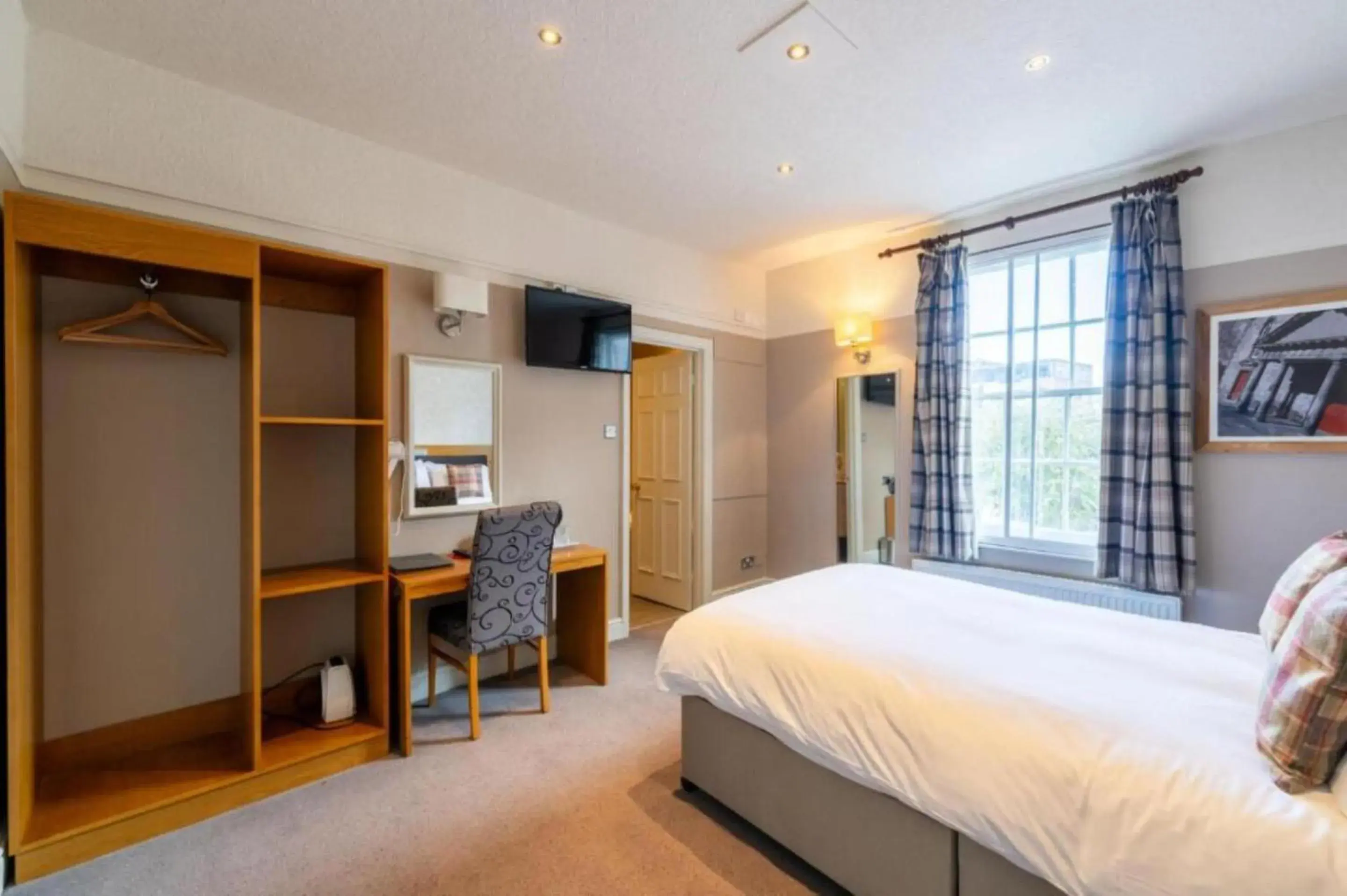 Bedroom, Bed in OYO The Red Lion Hotel Bedroom, Bed in OYO The Red Lion Hotel