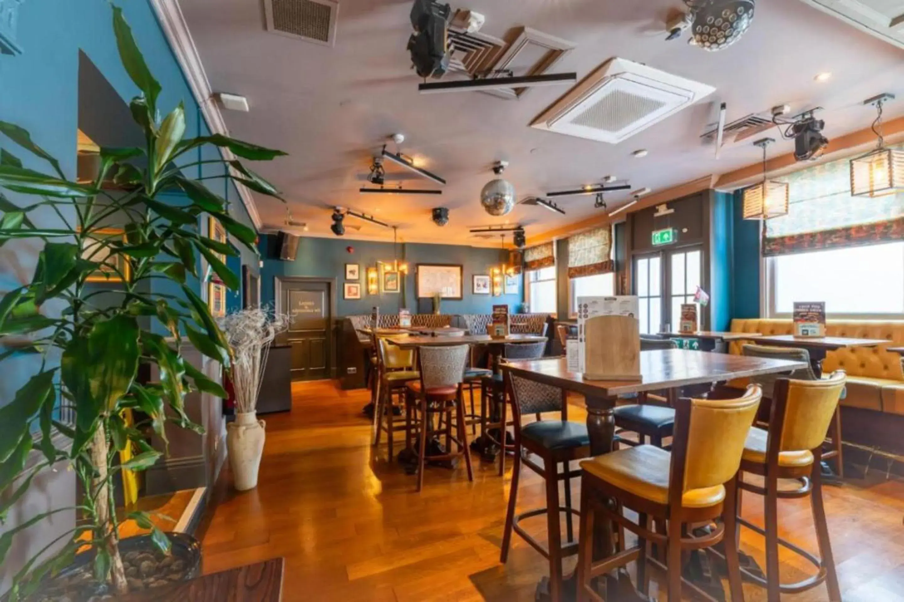 Restaurant/places to eat in OYO The Red Lion Hotel Restaurant/places to eat in OYO The Red Lion Hotel