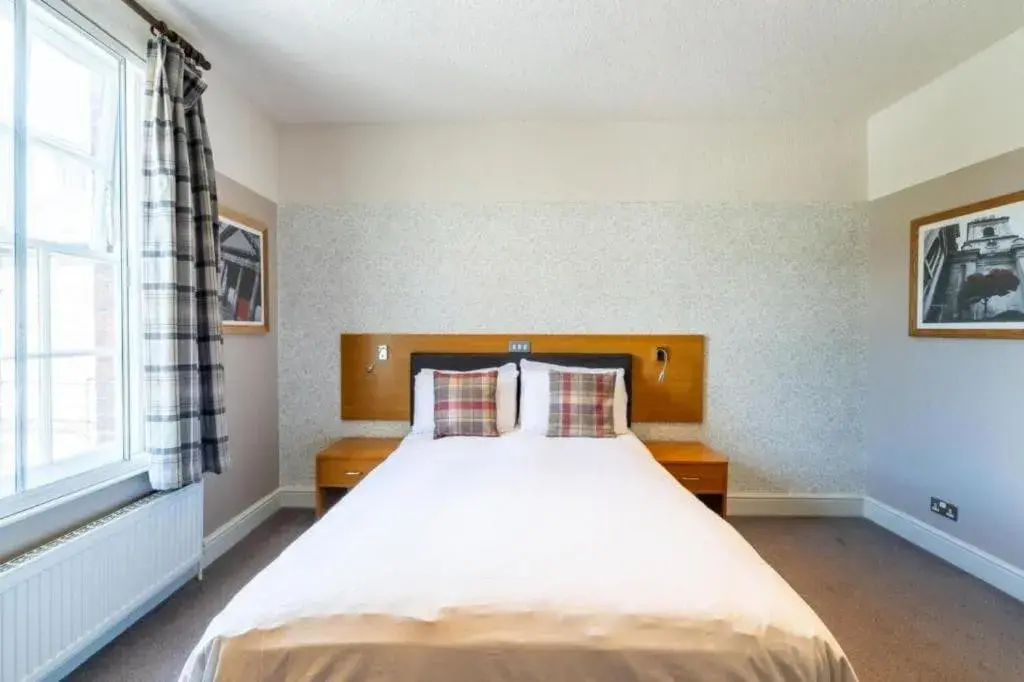 Budget Double Room in OYO The Red Lion Hotel Budget Double Room in OYO The Red Lion Hotel