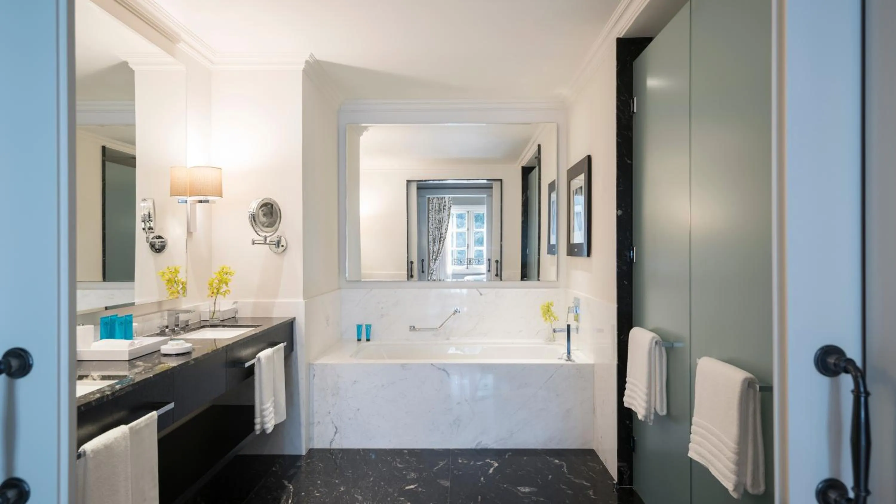 Bathroom in Palácio Tangará, Oetker Hotels