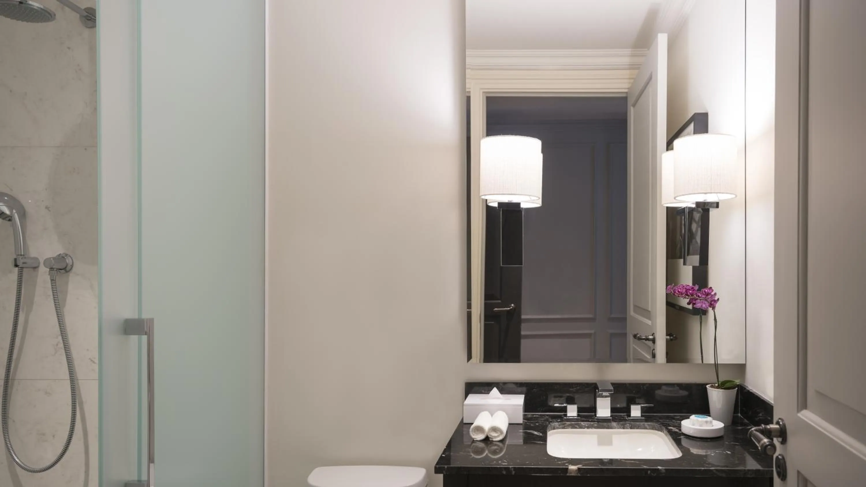 Bathroom in Palácio Tangará, Oetker Hotels