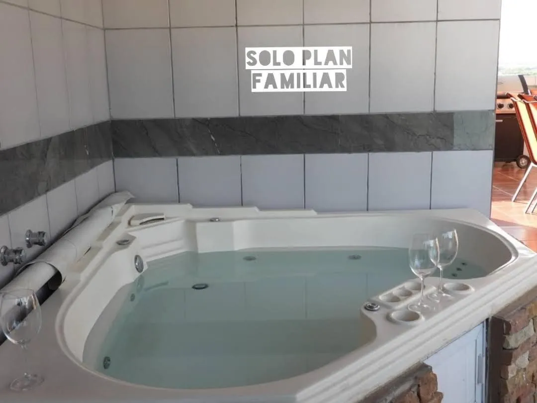 Hot Tub in Residencial Club Nautico Teques