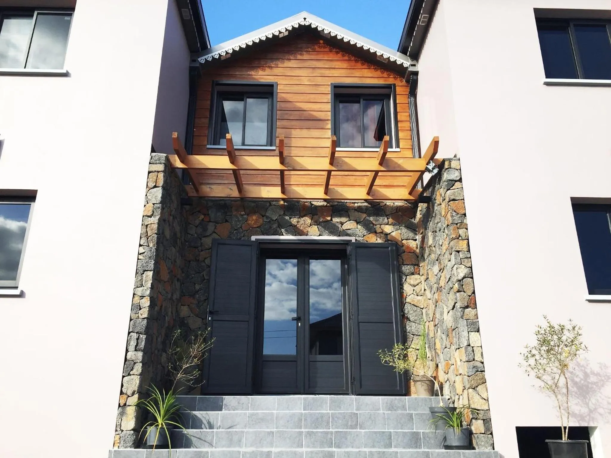 Property building in La Villa Kazuera