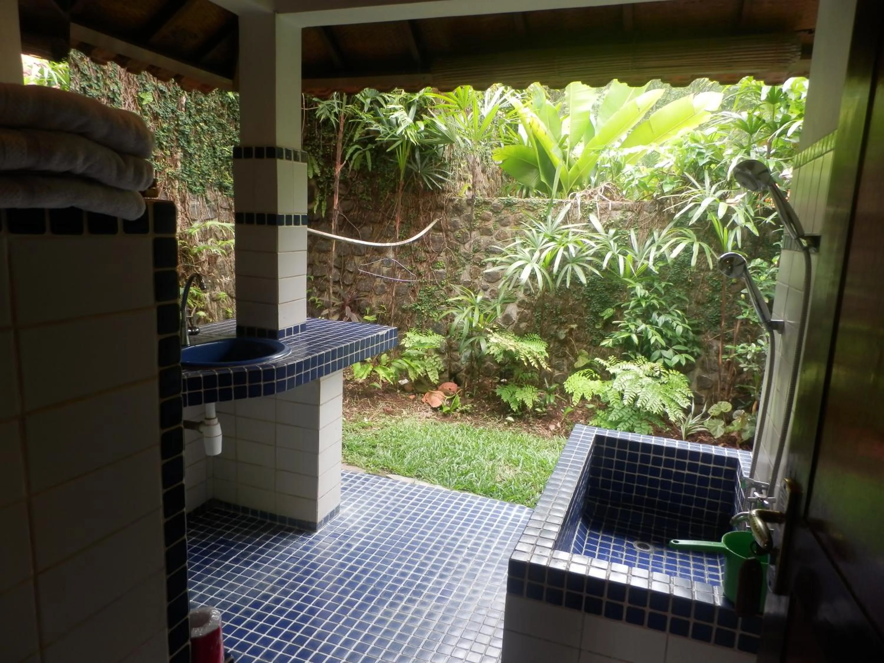 Shower in Ecolodge Seloliman