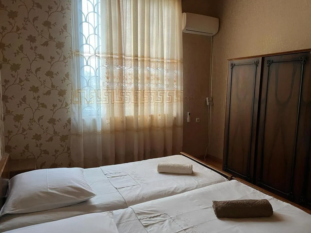 Large Twin Room in Guest House Levan II Dadiani