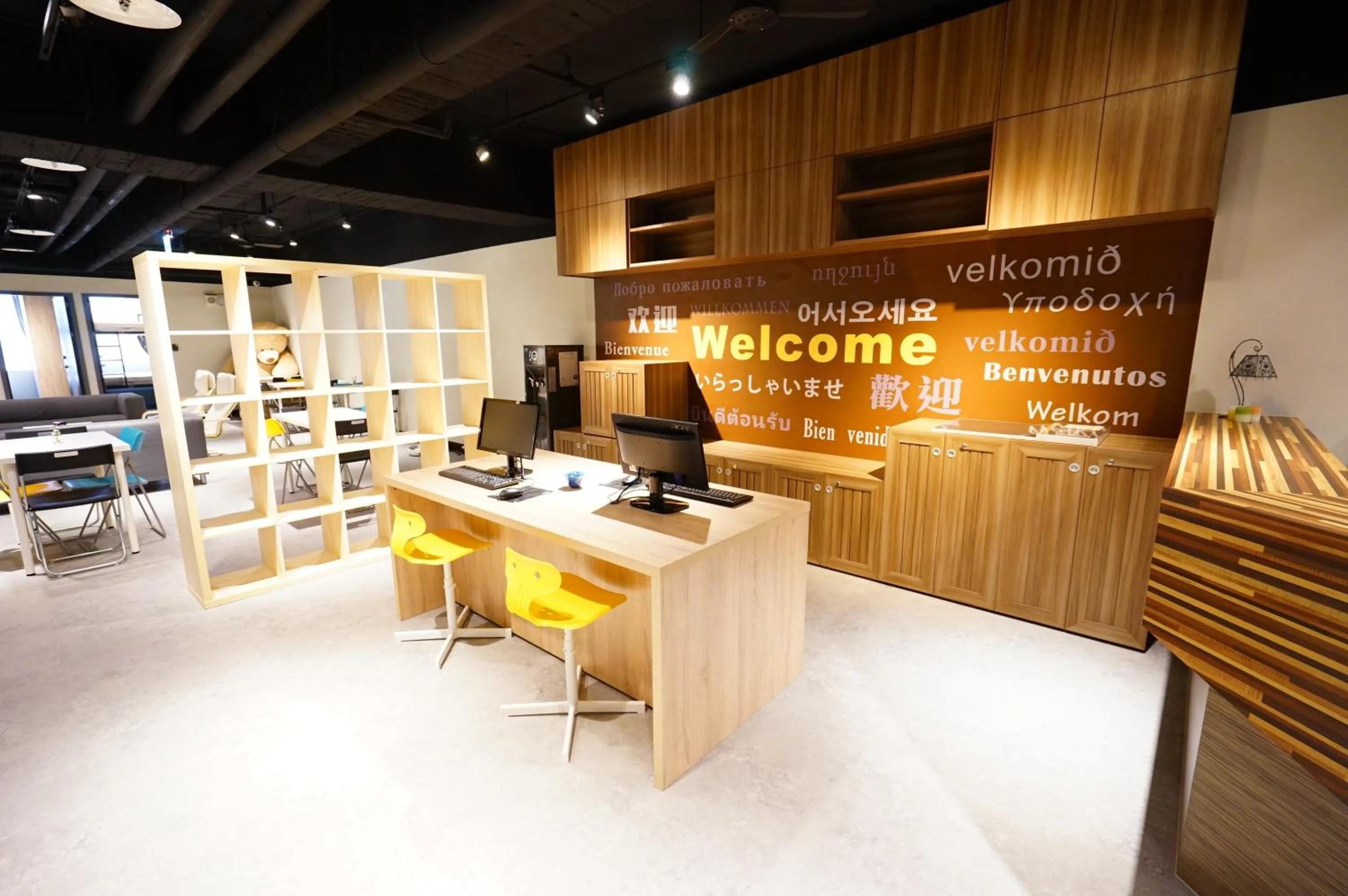 Communal lounge/ TV room in Cavemen Hostel Taipei Station Youth Branch