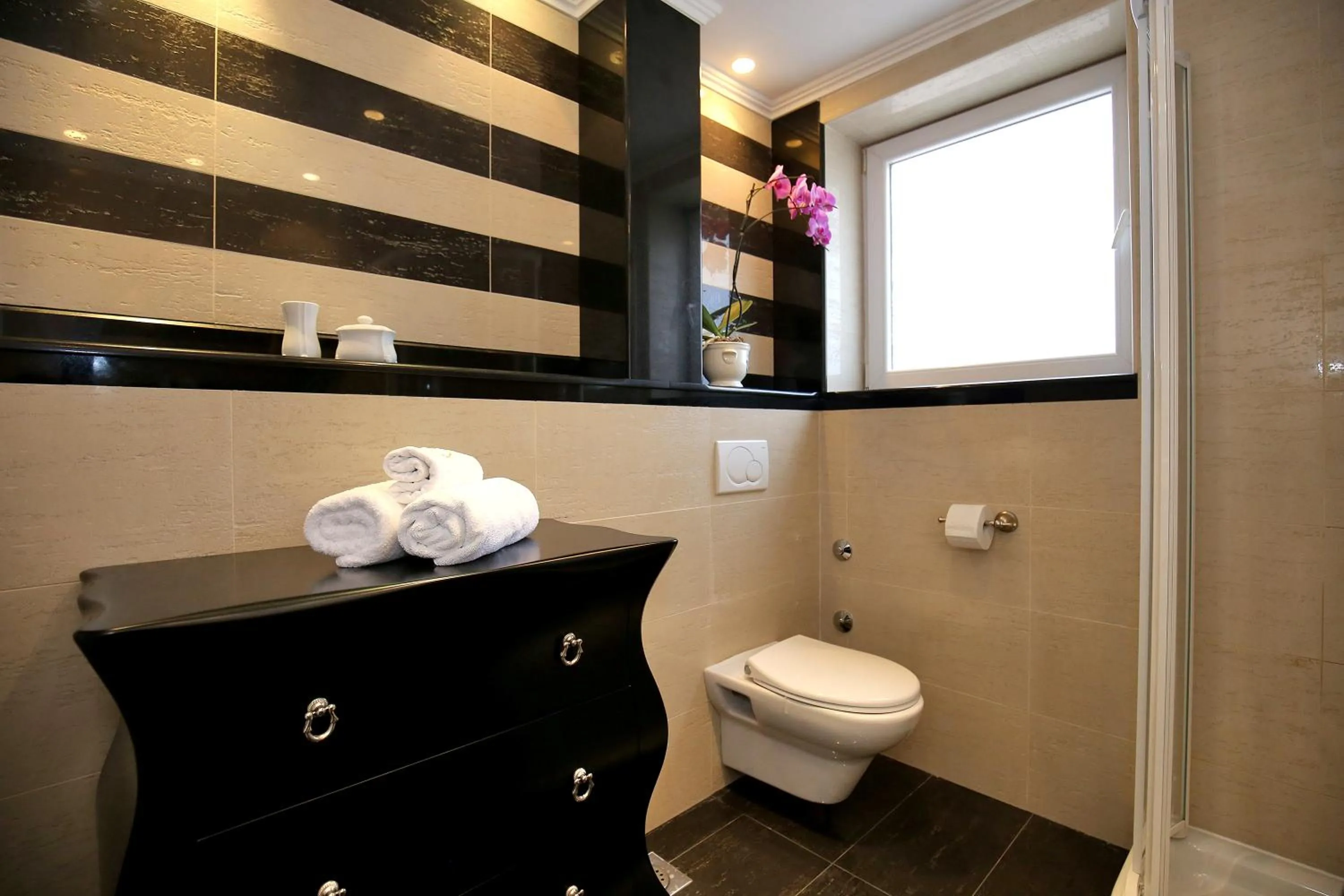 Shower in Hotel Niko