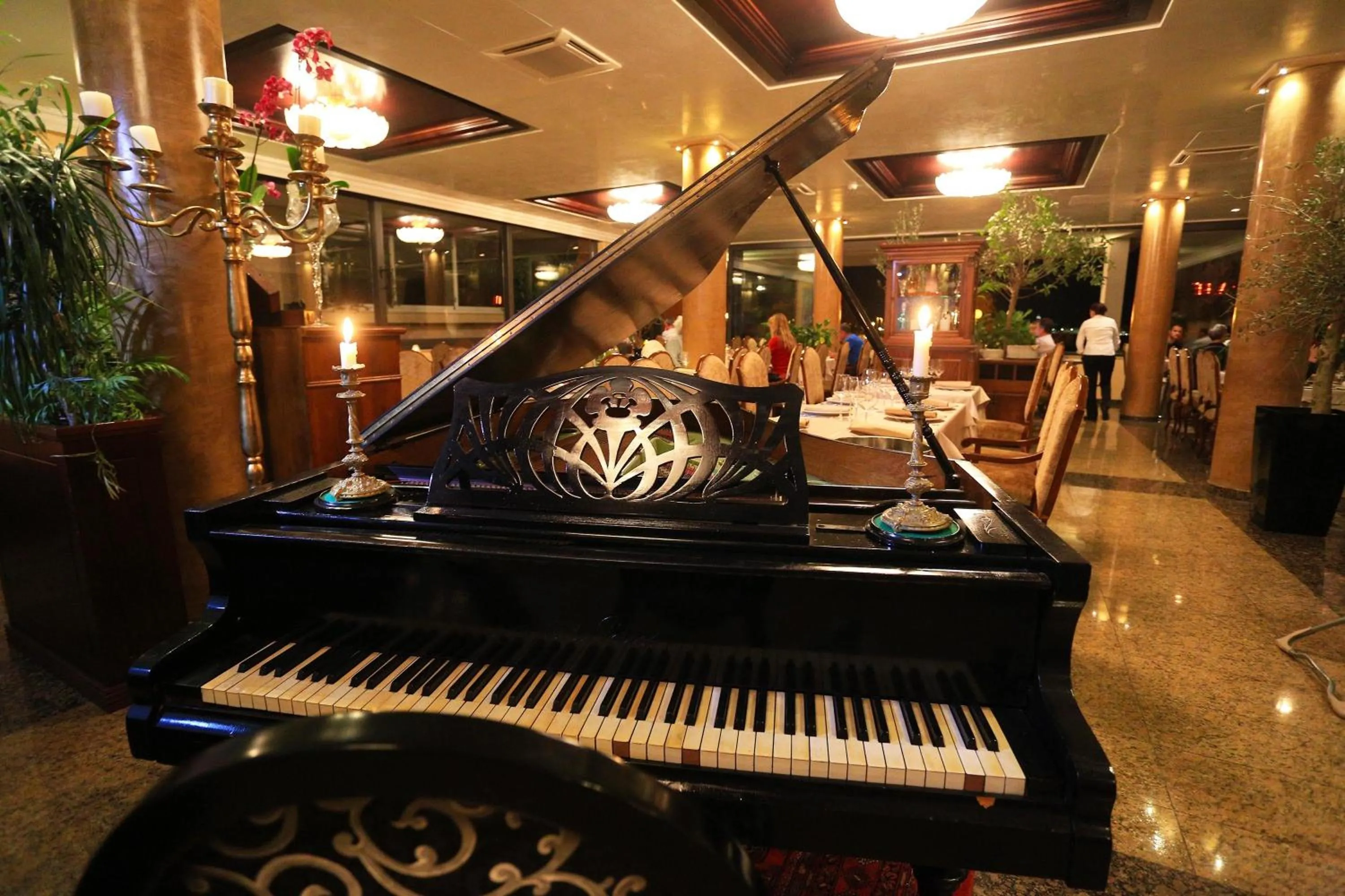 Restaurant/places to eat in Hotel Niko