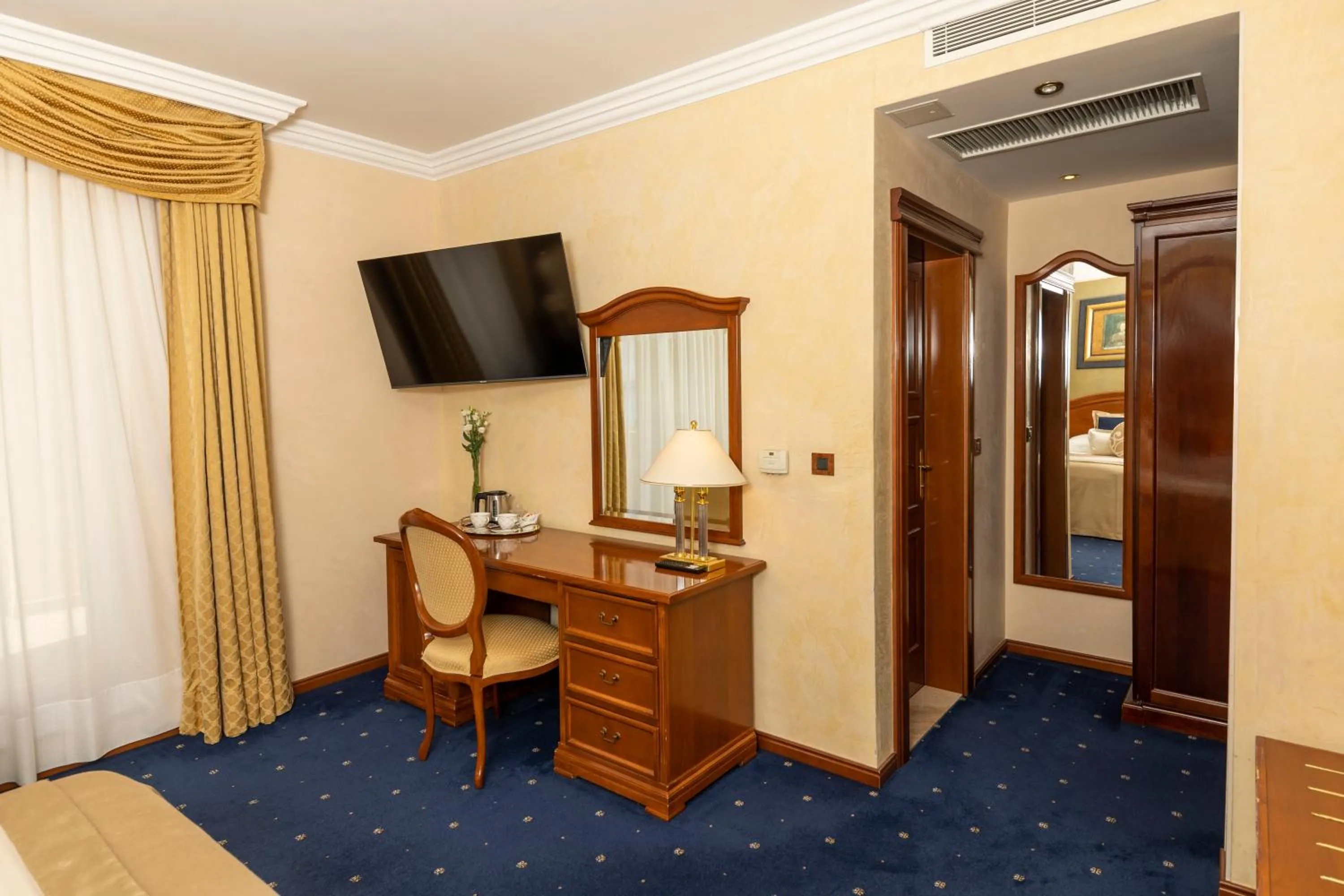 furniture, Bed in Hotel Niko