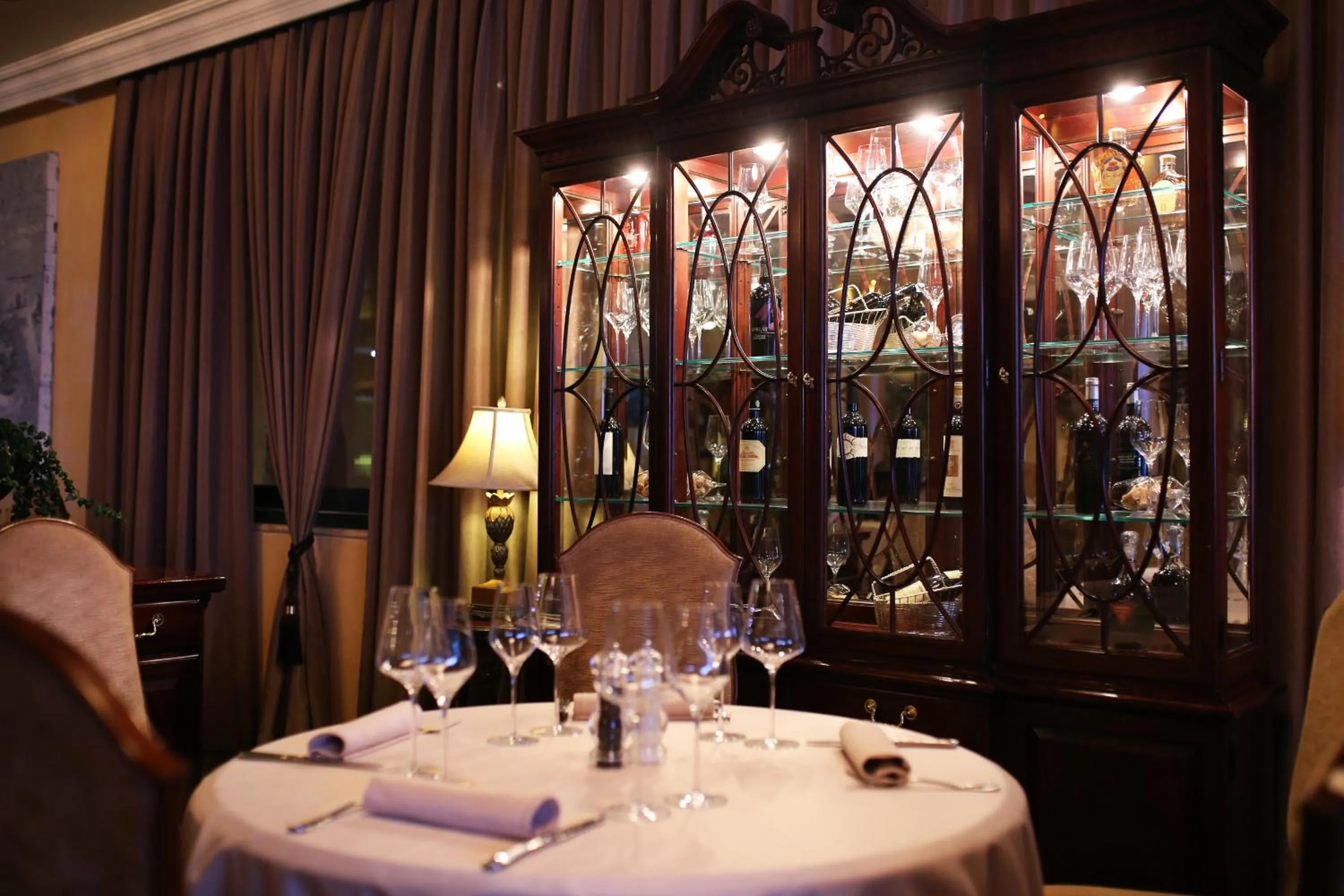 Dining area in Hotel Niko
