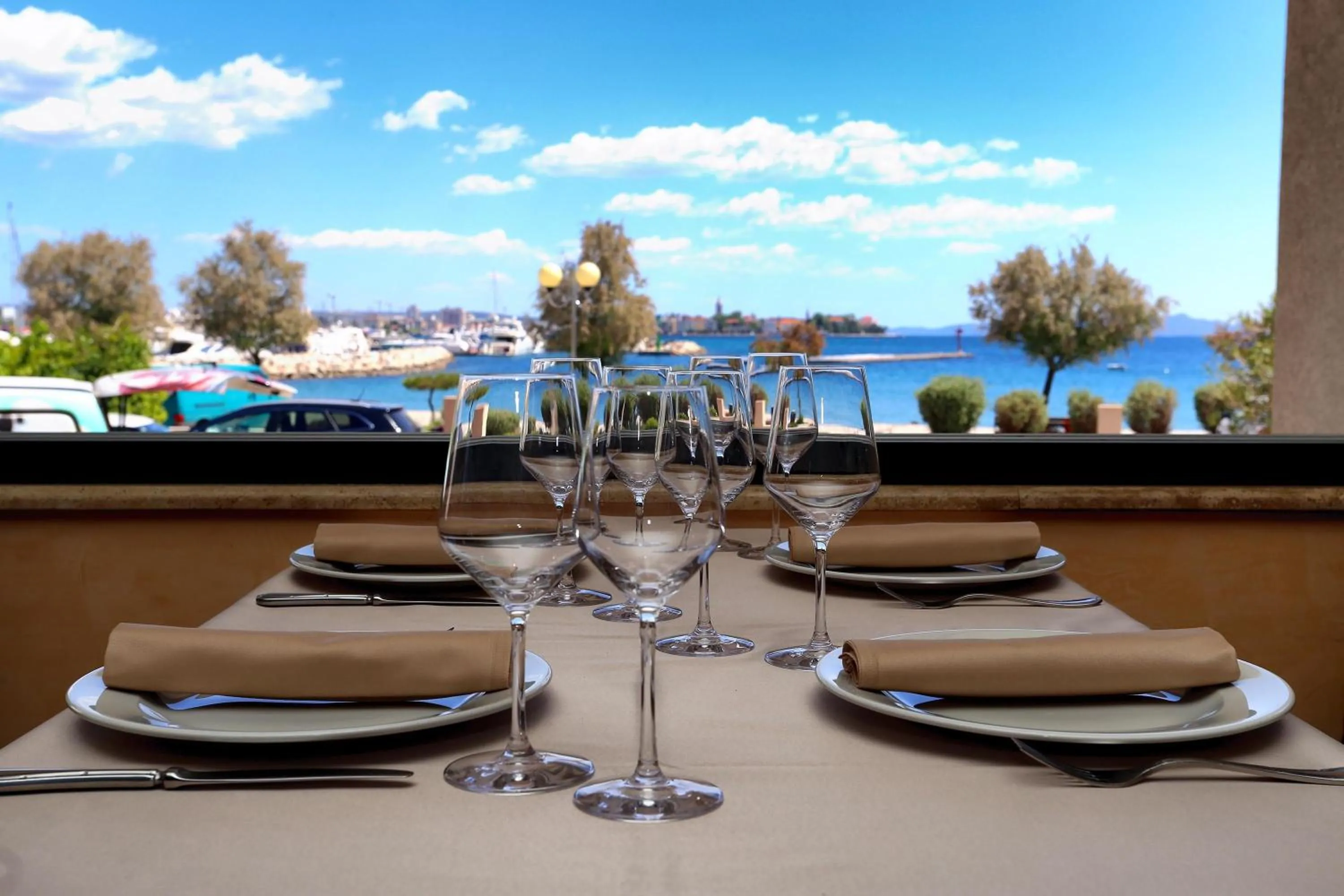 Restaurant/places to eat in Hotel Niko