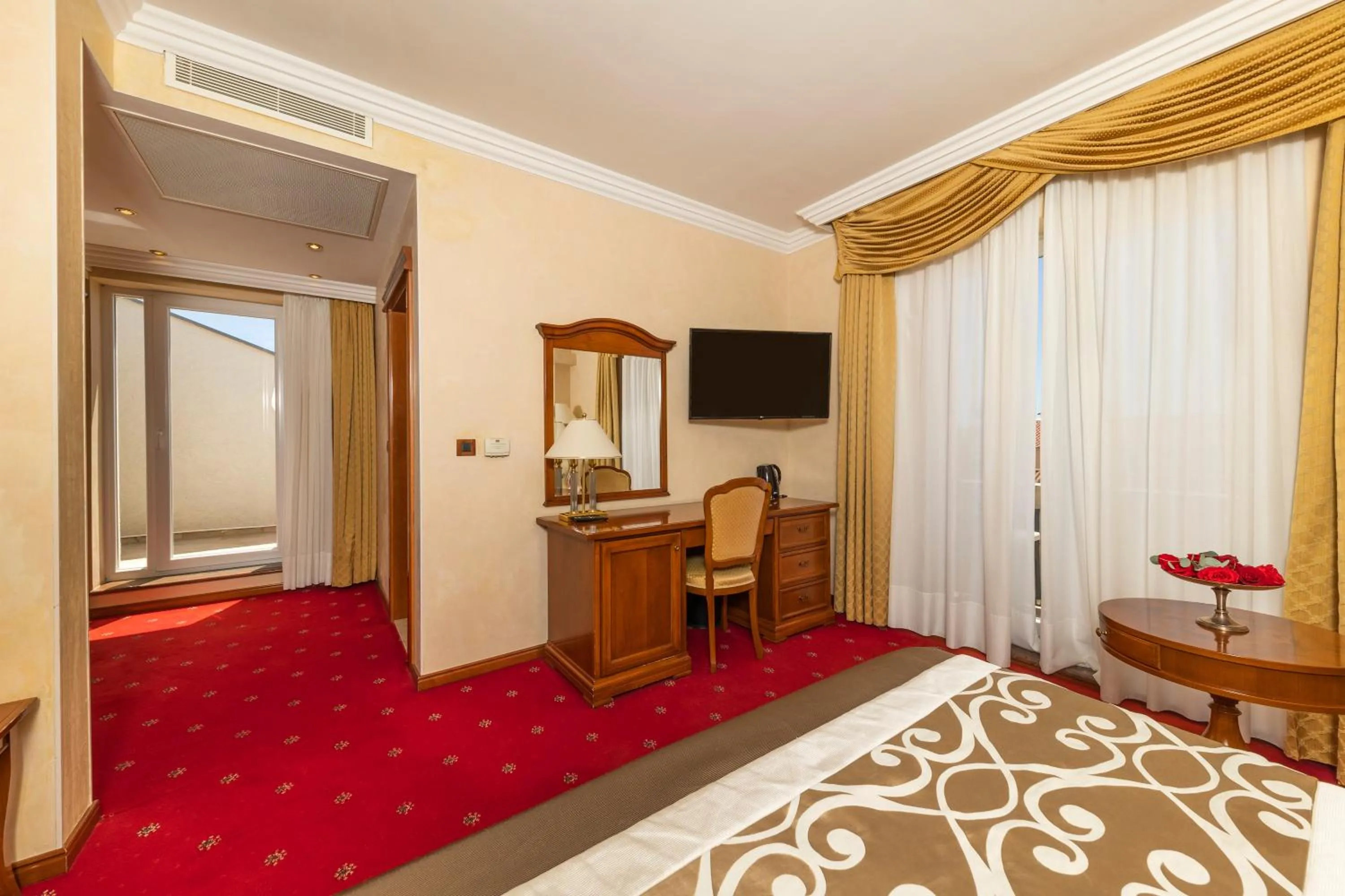 Photo of the whole room, Bed in Hotel Niko