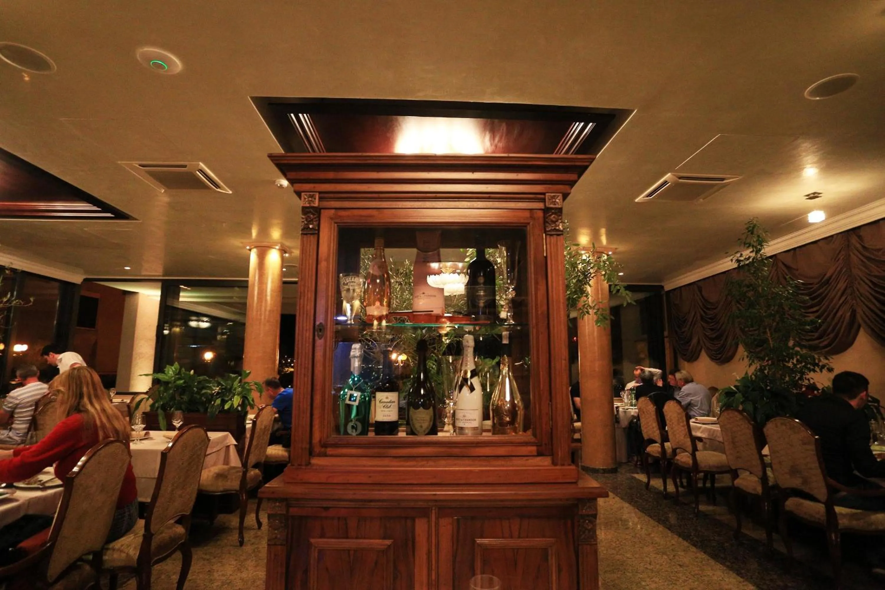 Restaurant/places to eat in Hotel Niko
