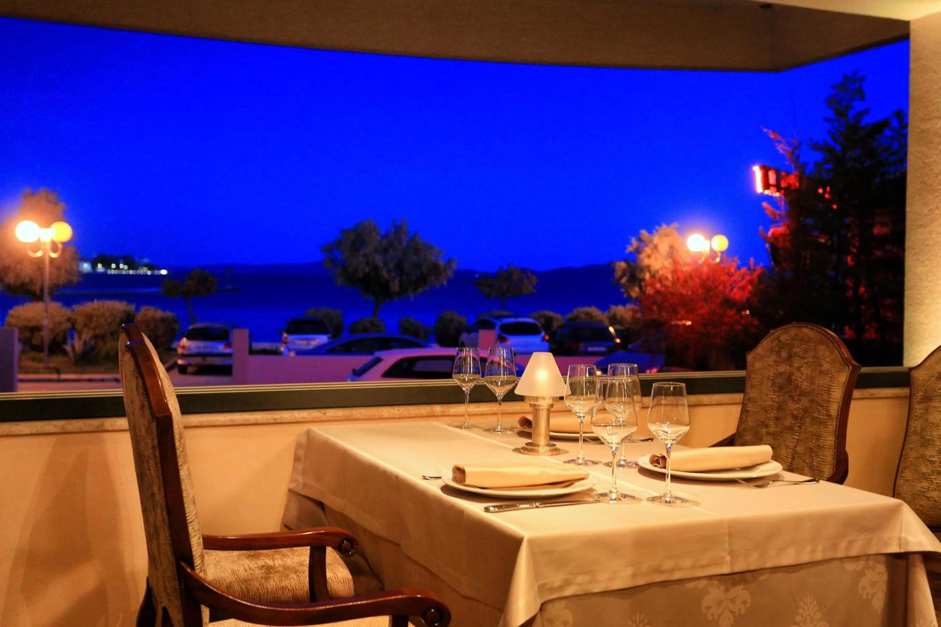 Restaurant/places to eat in Hotel Niko