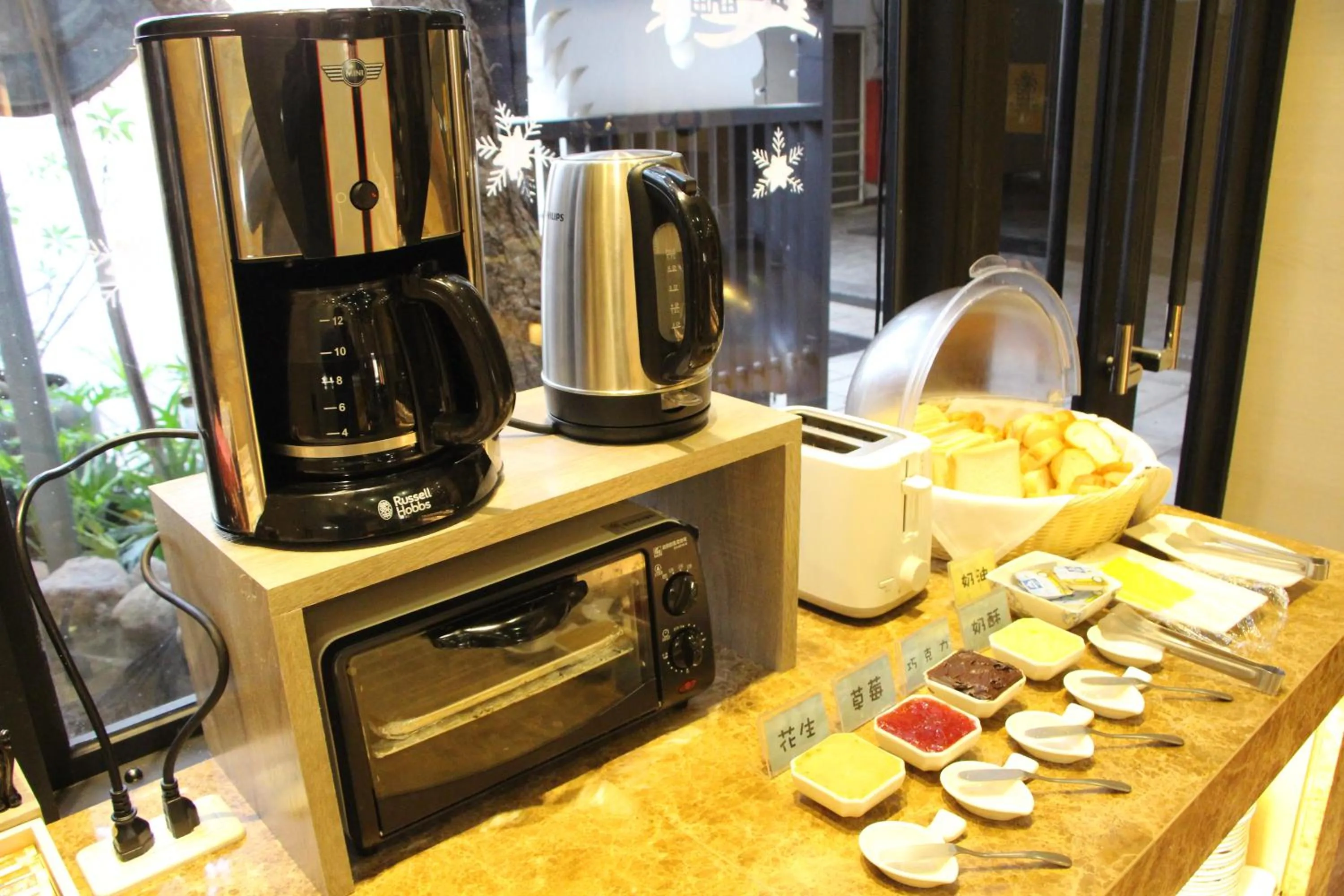 Restaurant/places to eat in Feng Cai Motel