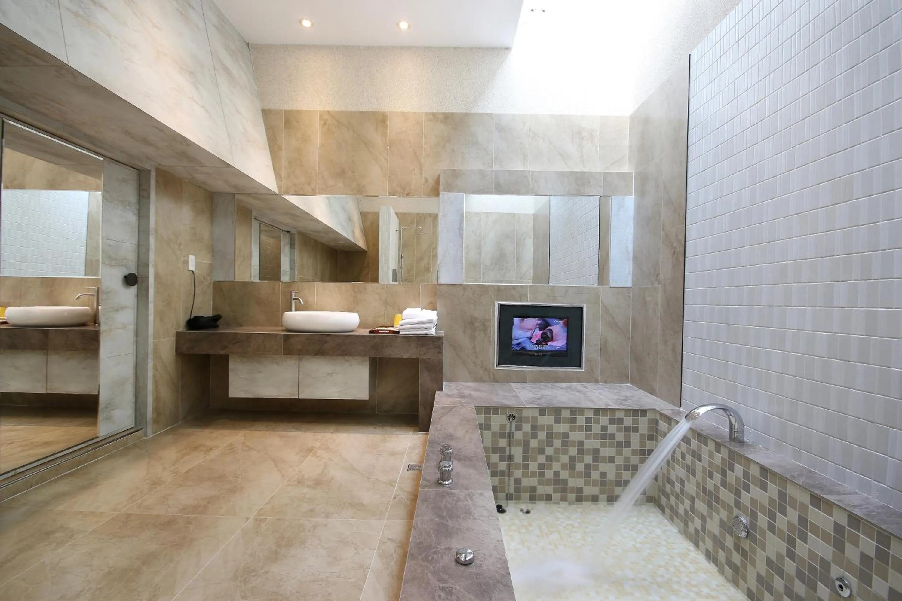 Shower, Bed in Region Motel