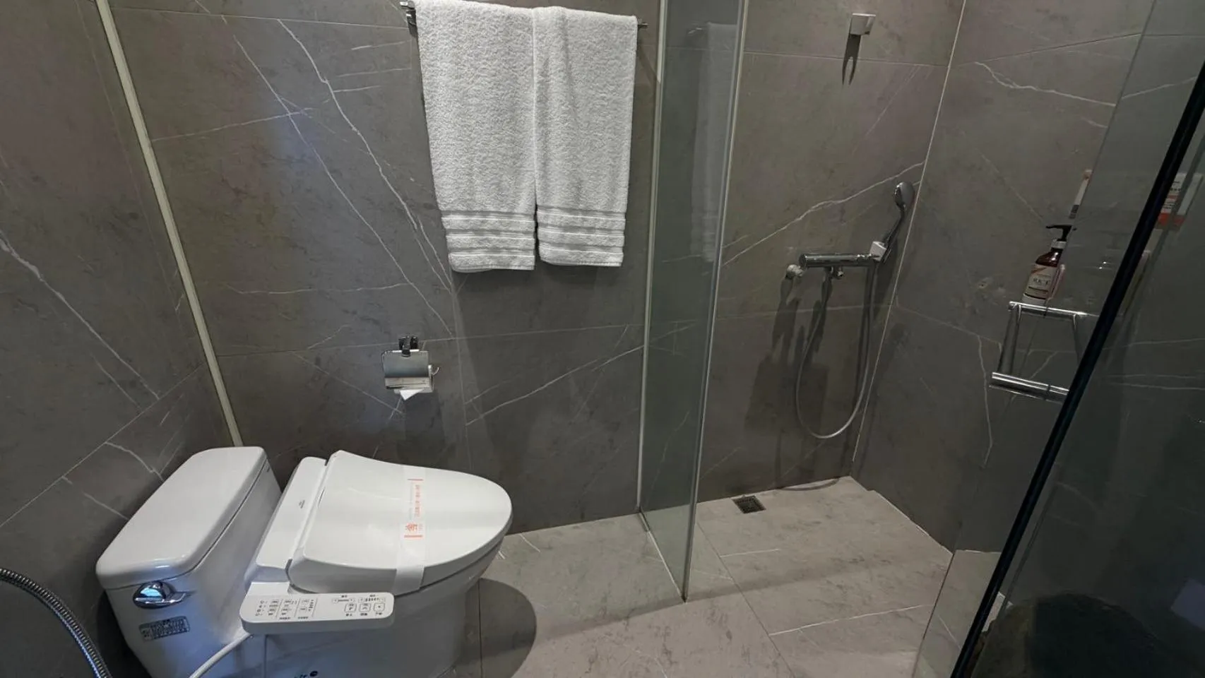 Bathroom in Region Motel