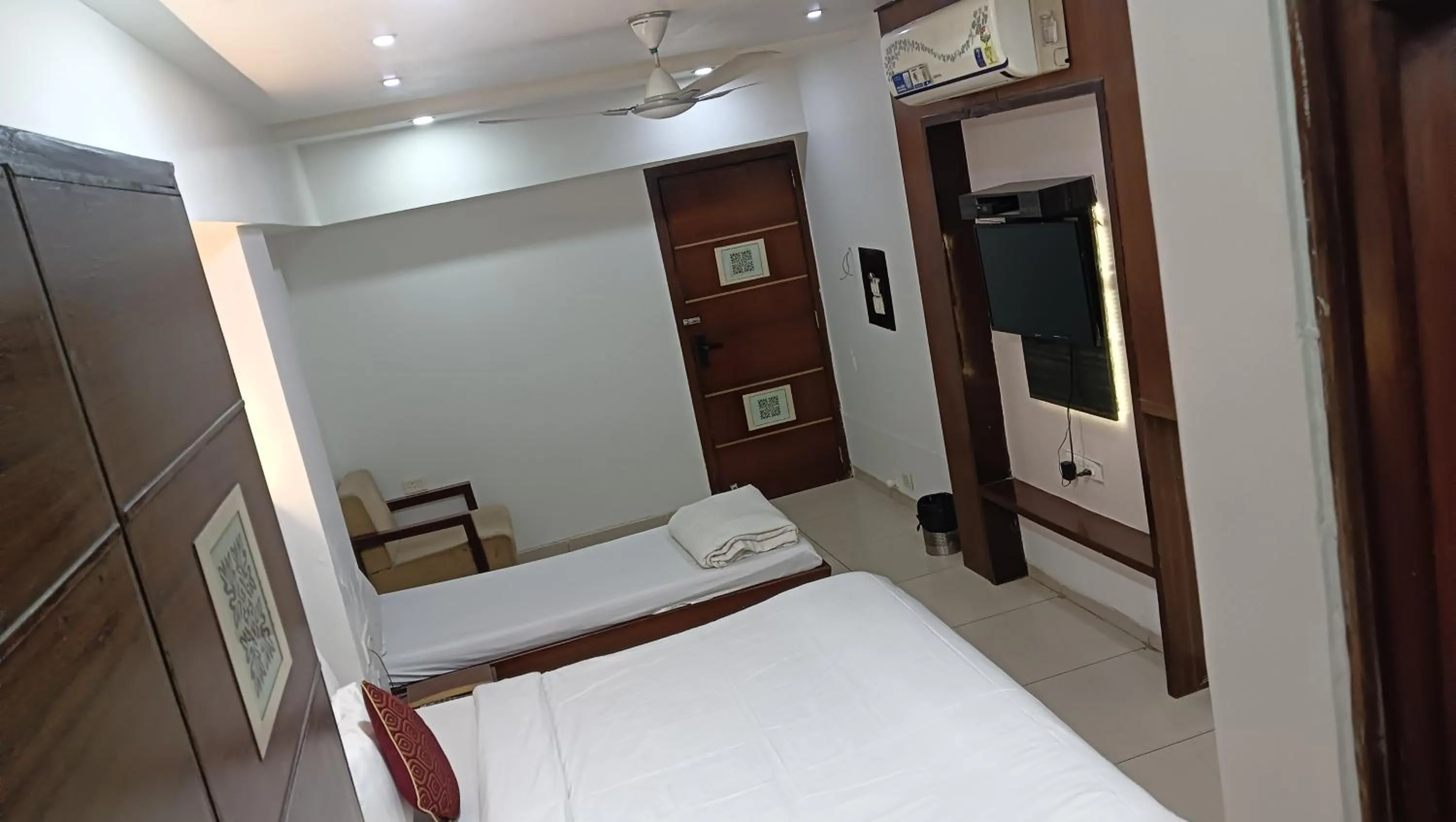 Hotel Kalinga Lake View