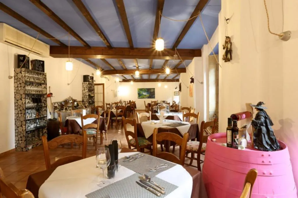 Restaurant/places to eat in Hospedería Sádaba