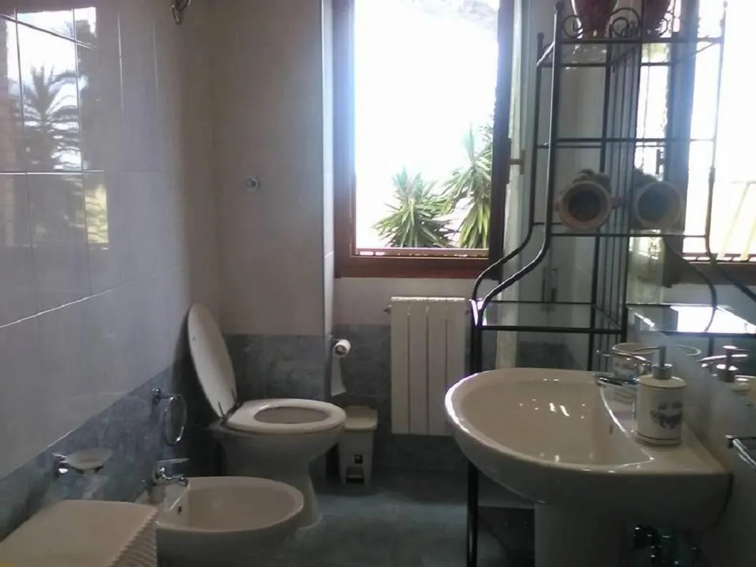 Bathroom in Le Anfore