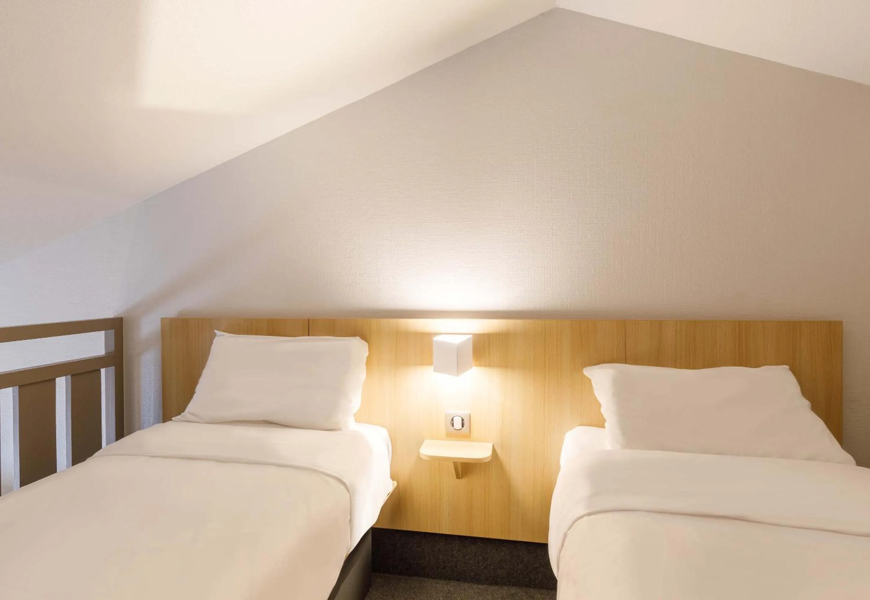 Bedroom, Bed in B&B HOTEL Moulins