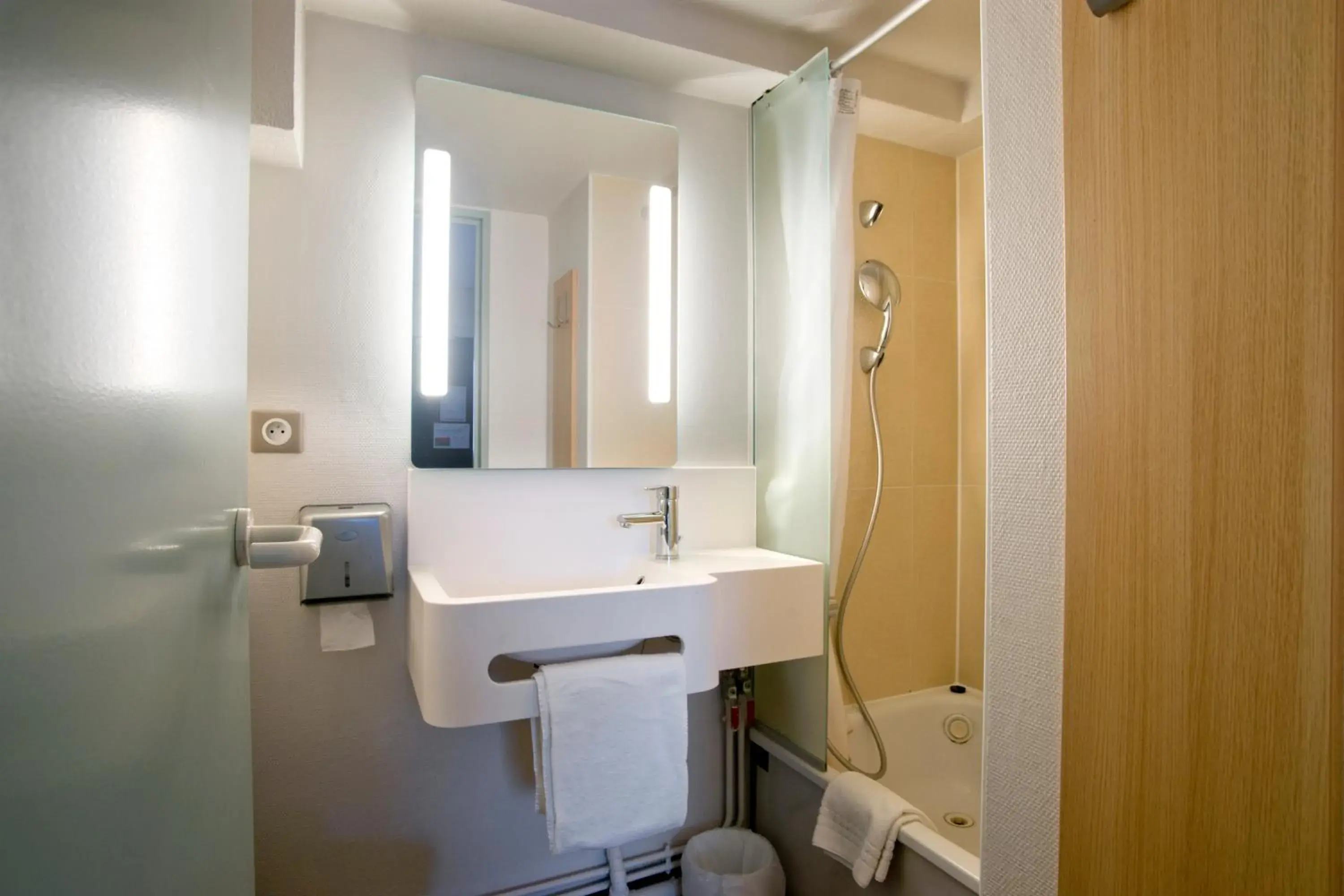 Twin Room in B&B HOTEL Moulins Toulon-sur-Allier Twin Room in B&B HOTEL Moulins Toulon-sur-Allier