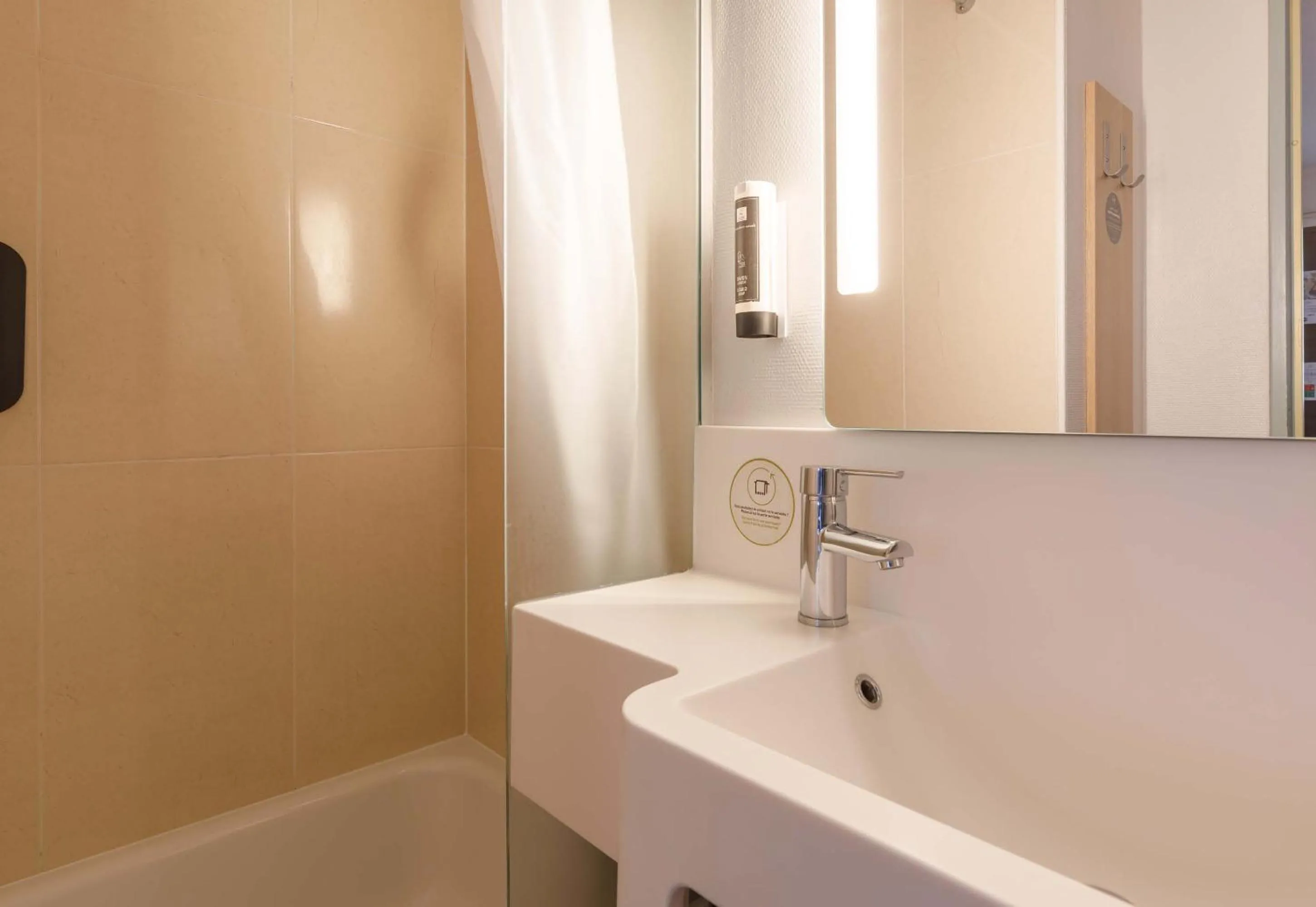 Bathroom in B&B HOTEL Moulins