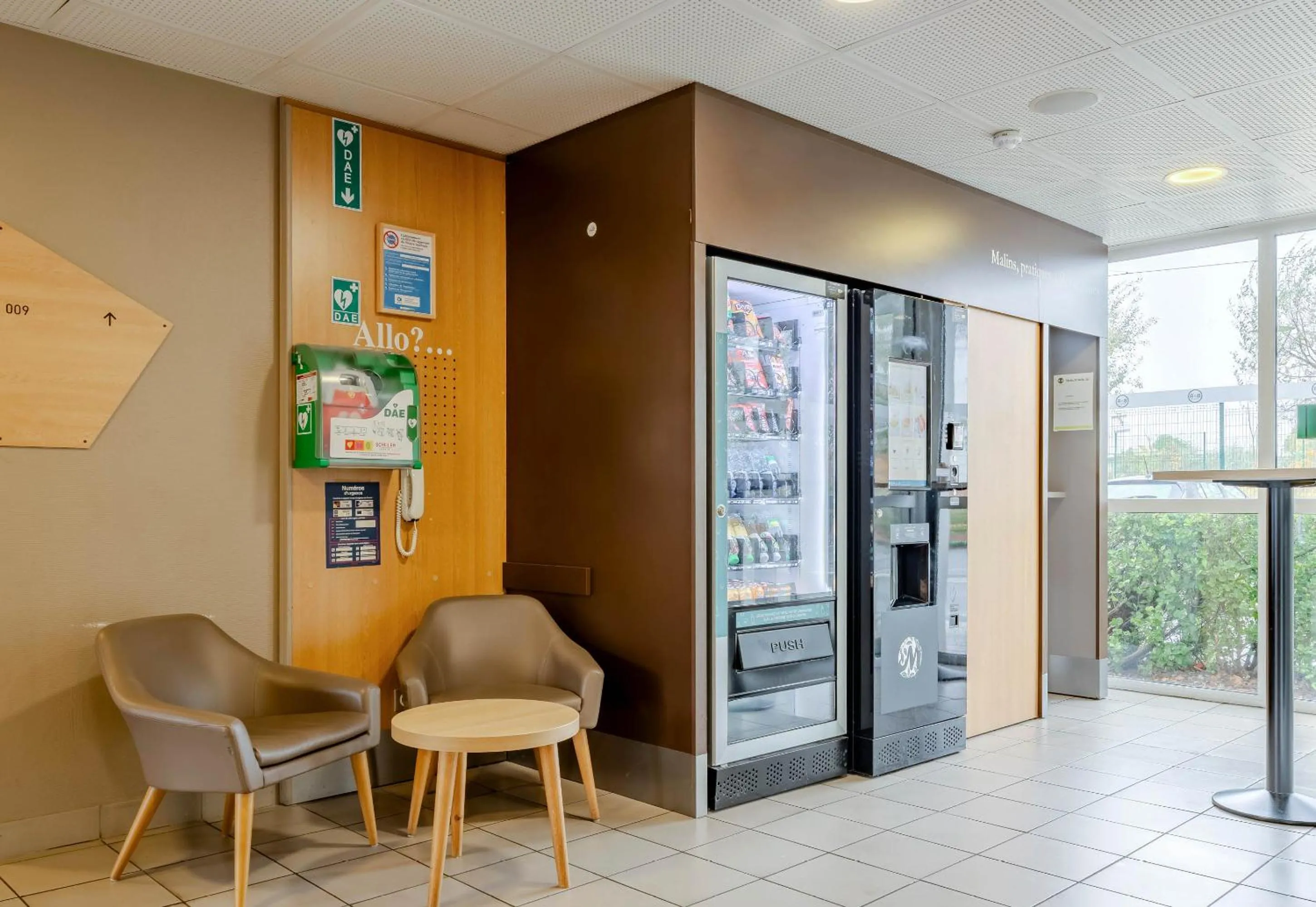 Lobby or reception in B&B HOTEL Valenciennes Marly