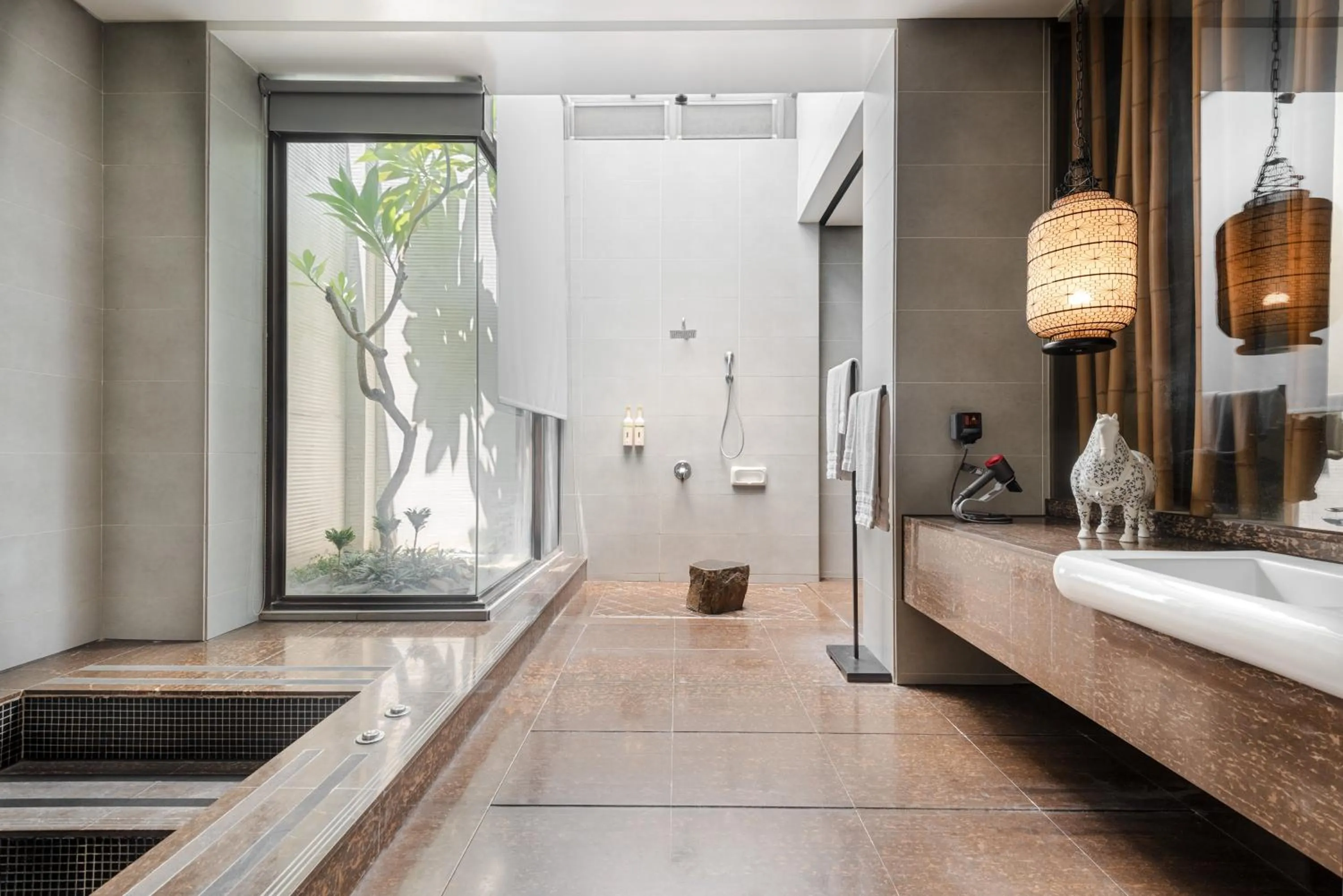 Bathroom in Ease Motel