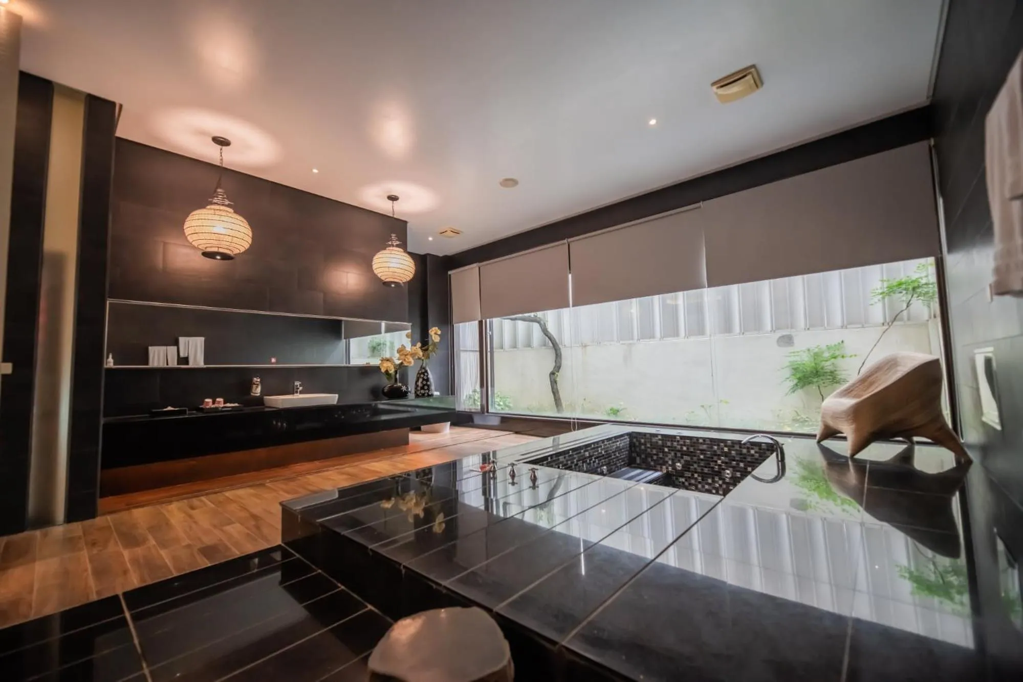 Bathroom in Ease Motel