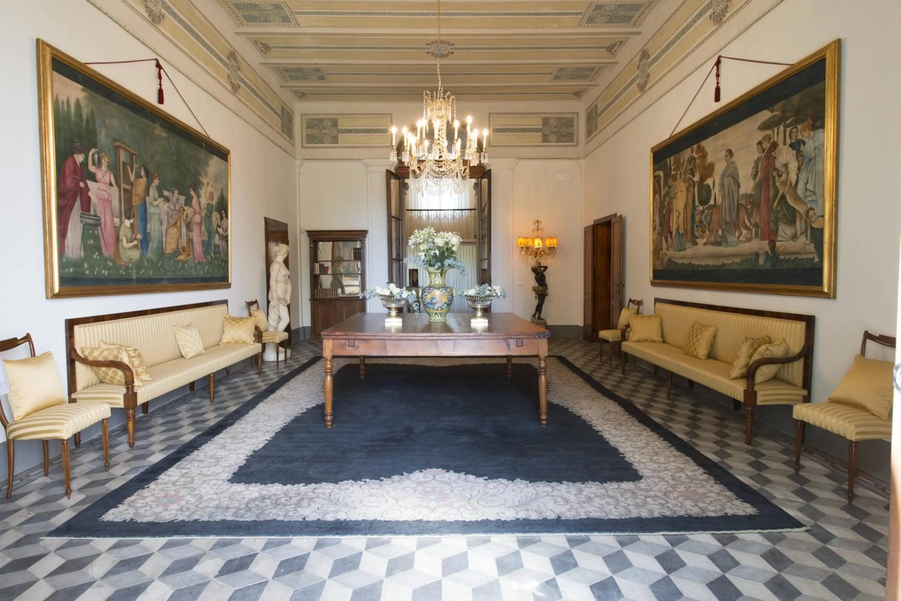 Communal lounge/ TV room in Relais Villa Scarfantoni B&B