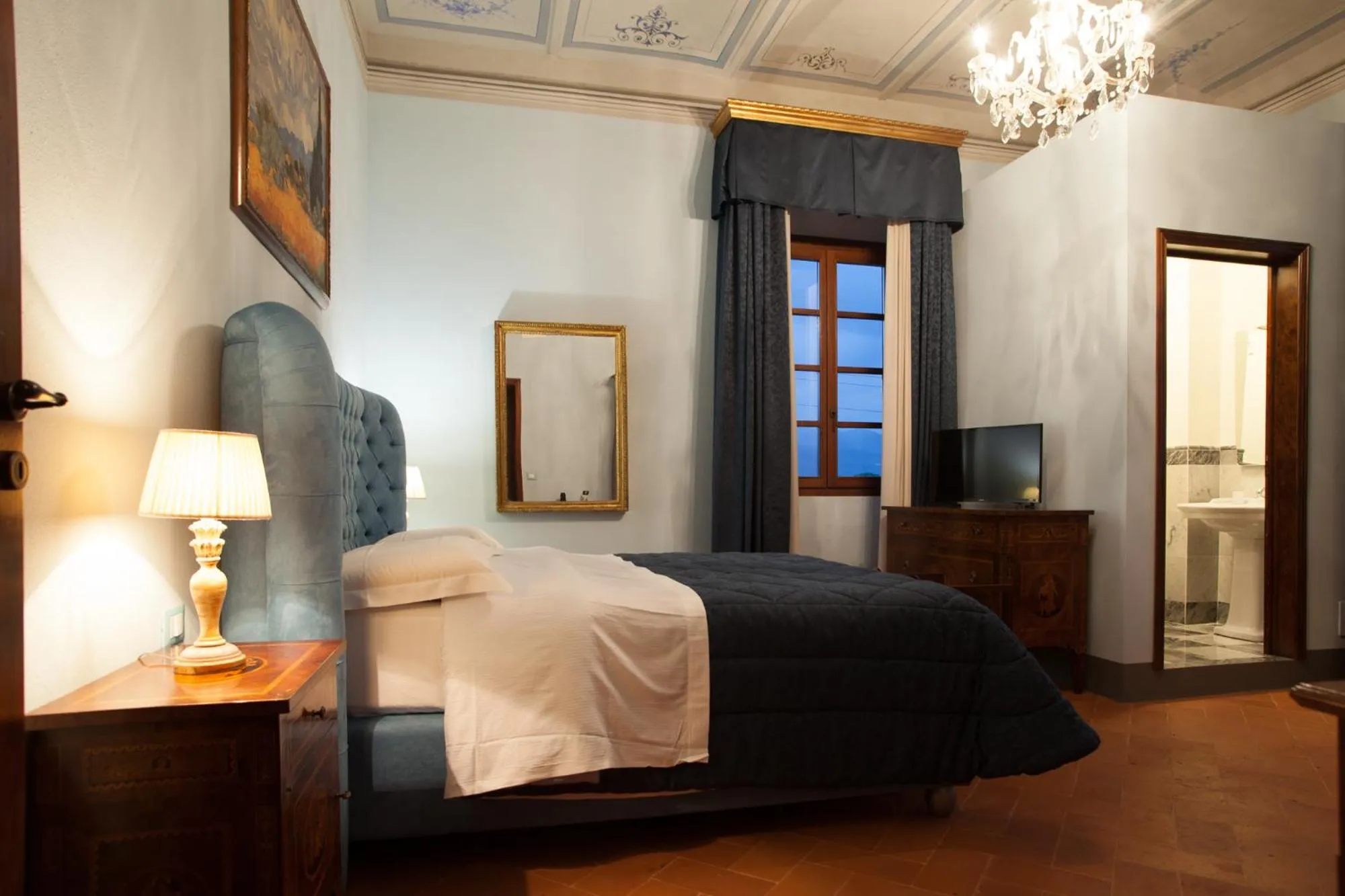 Photo of the whole room, Bed in Relais Villa Scarfantoni B&B