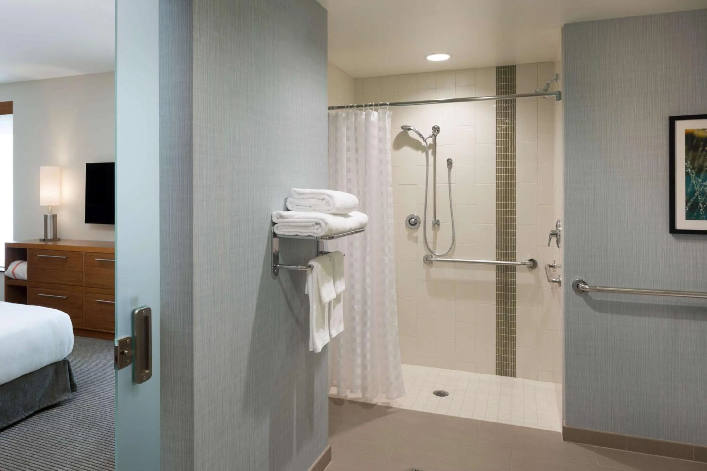 Photo of the whole room, Bed in Hyatt Place Biloxi