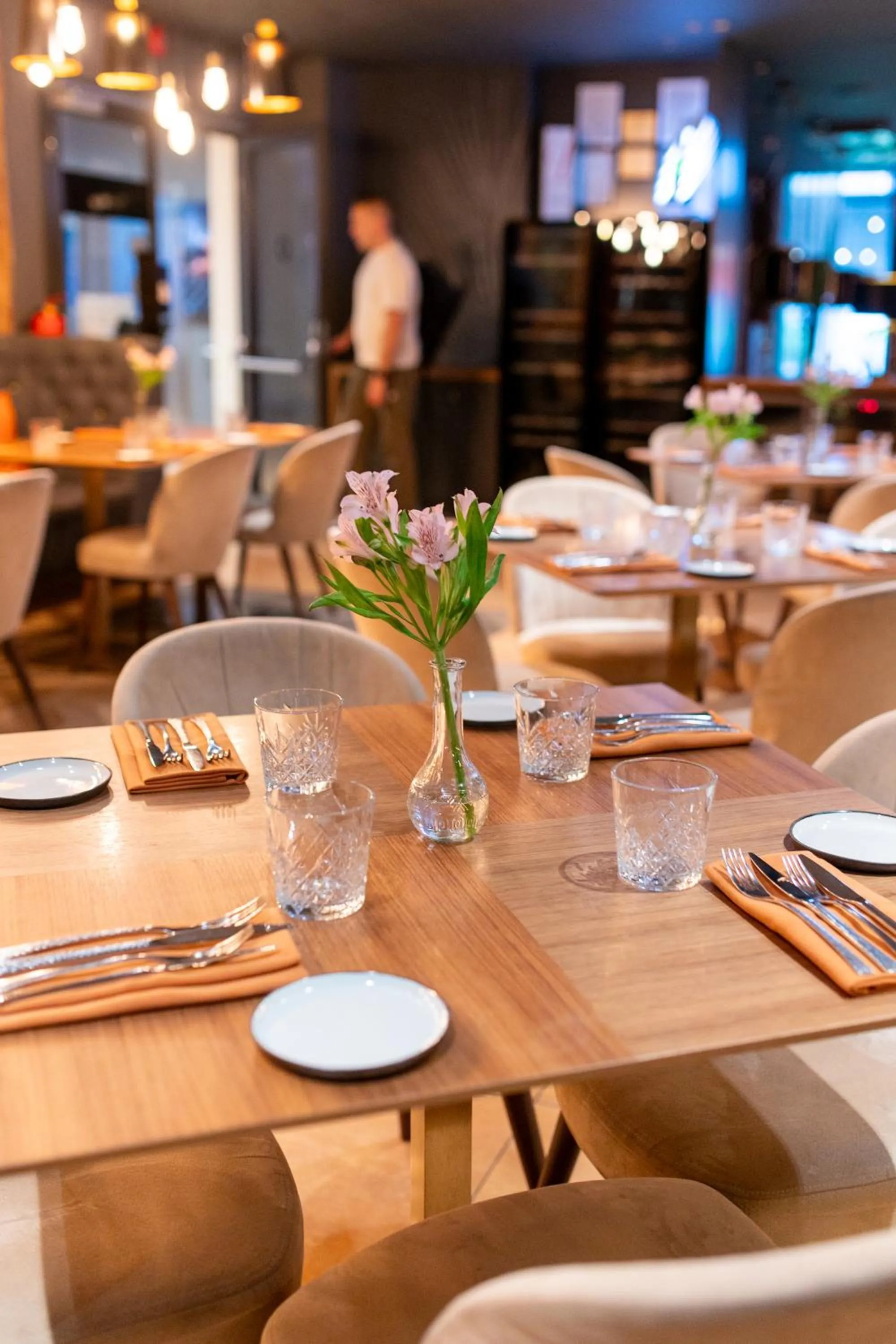 Restaurant/places to eat in V Spa & Conference Hotel