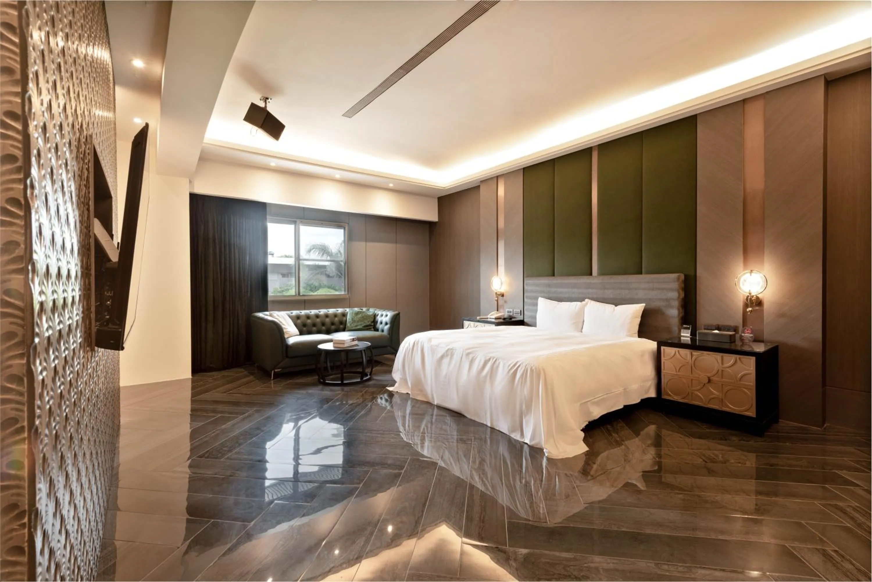 Bed in Holly Wood Motel