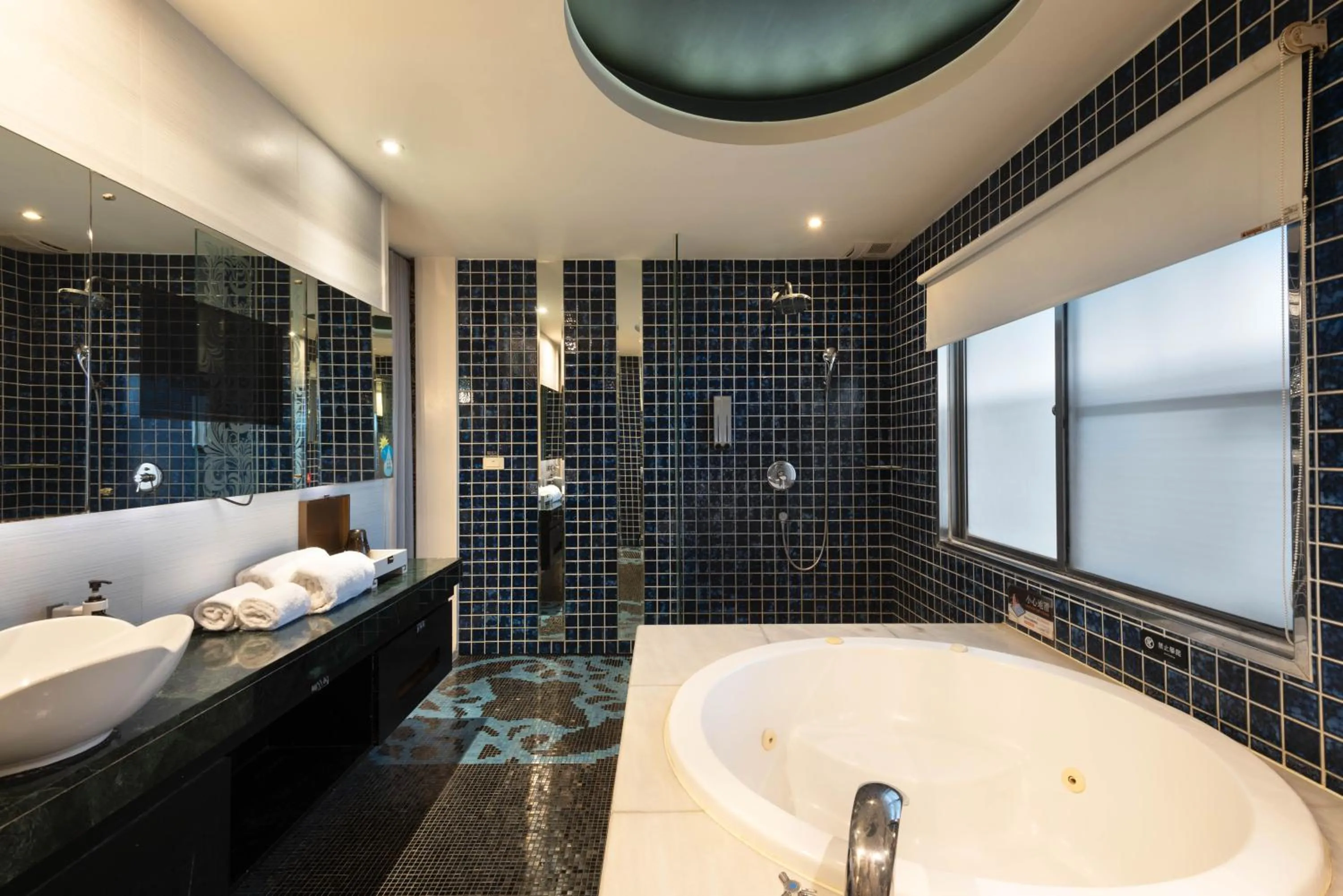 Property building in Holly Wood Motel