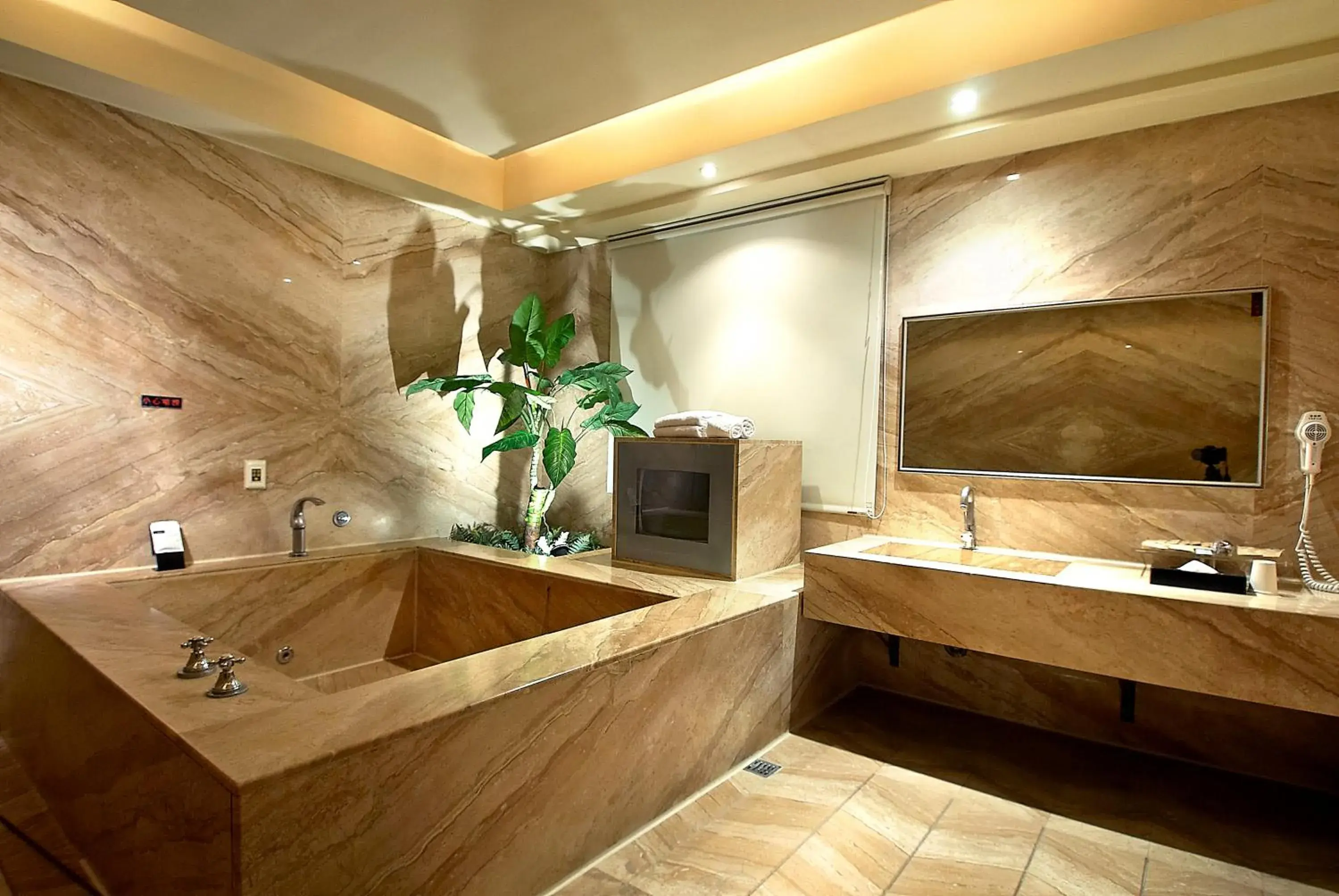 Bathroom in Holly Wood Motel Bathroom in Holly Wood Motel