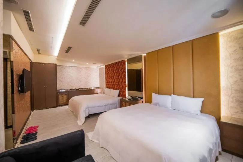 Bed in Holly Wood Motel