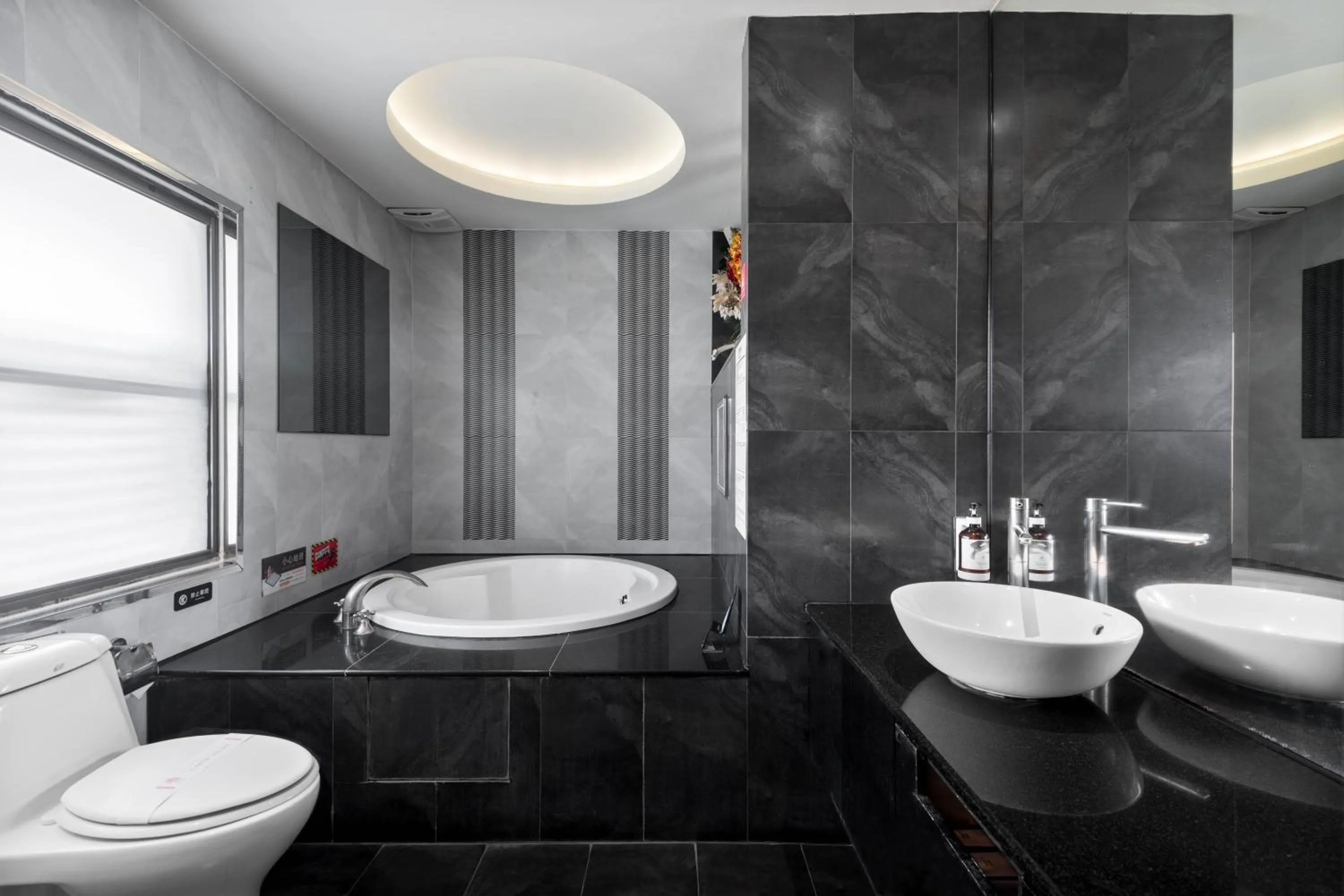 Bathroom in Holly Wood Motel