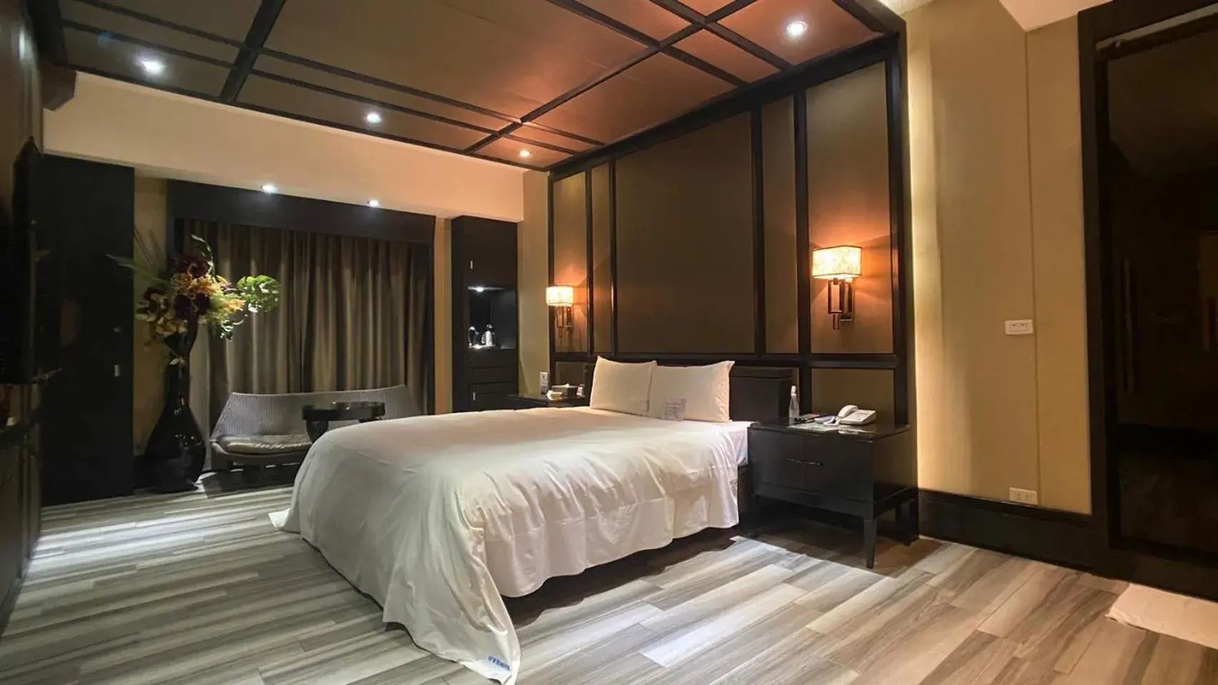 Property building, Bed in Holly Wood Motel Property building, Bed in Holly Wood Motel