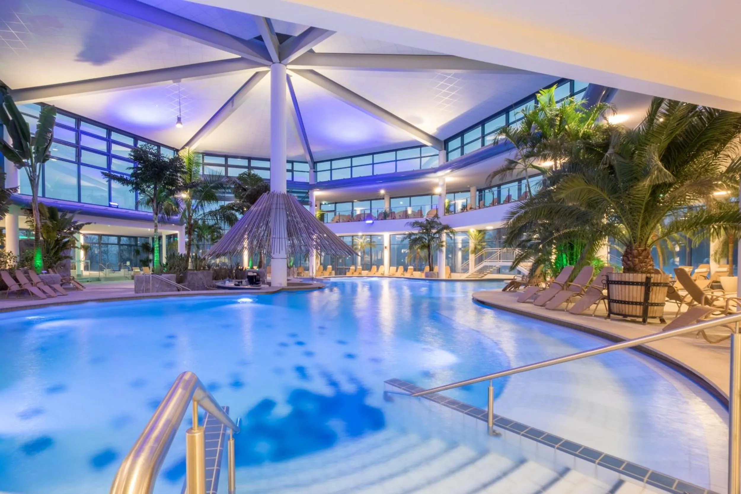 Hot Spring Bath in Siebenquell® GesundZeitResort