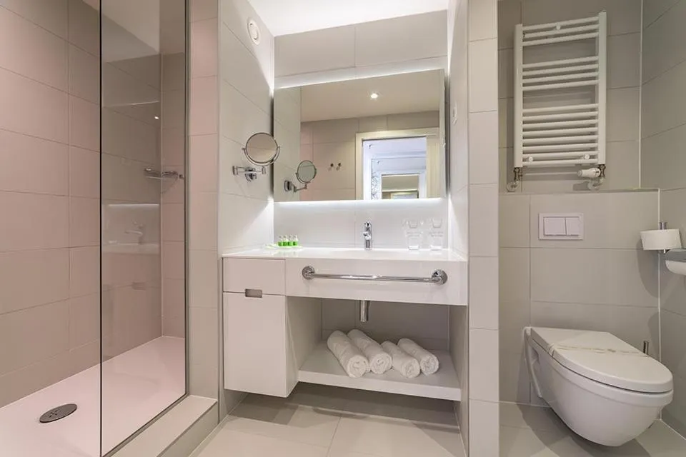 Shower in Amadria Park Beach Hotel Jure