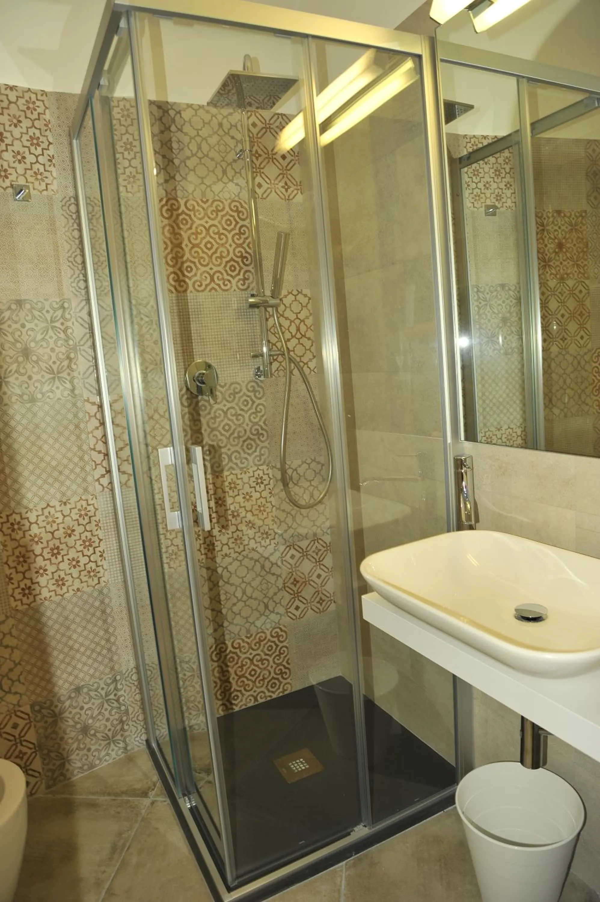 Shower in ETNEA 454 Catania Luxury Rooms