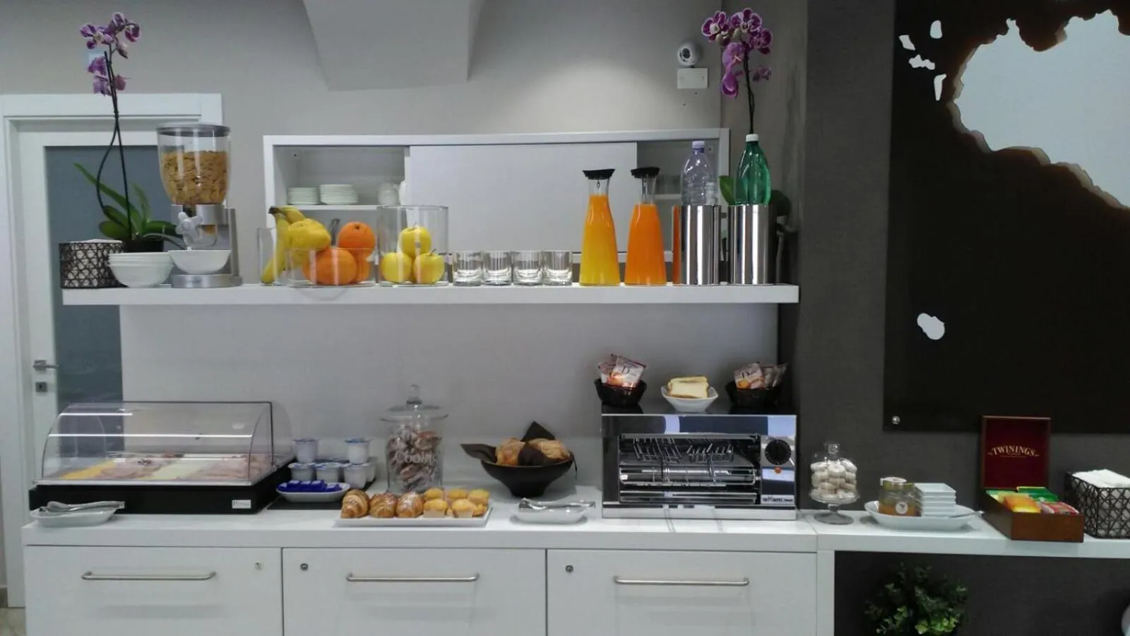 Restaurant/places to eat in ETNEA 454 Catania Luxury Rooms