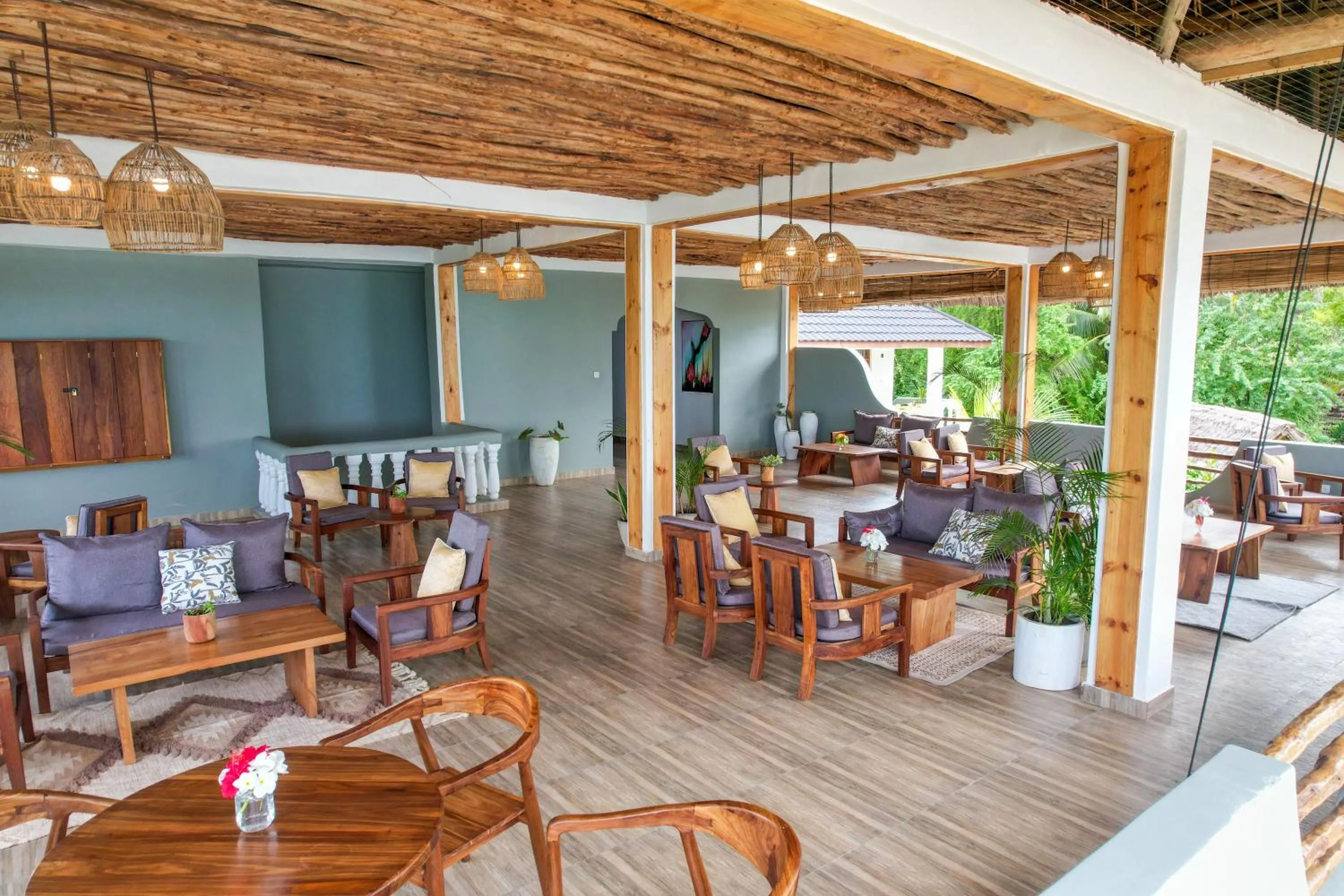 Restaurant/places to eat in Mnana Beach Bungalows